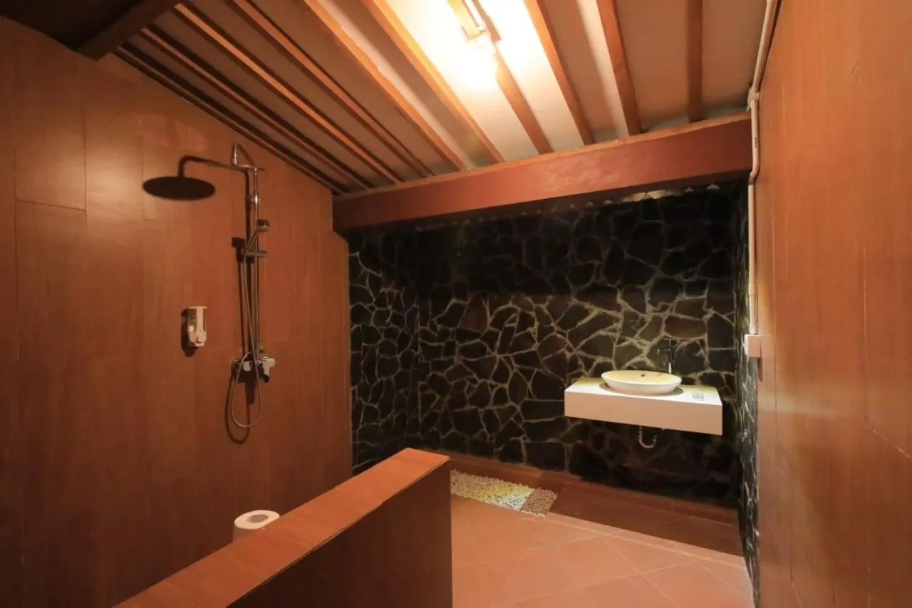 Bathroom in Hadipriyanto Homestay