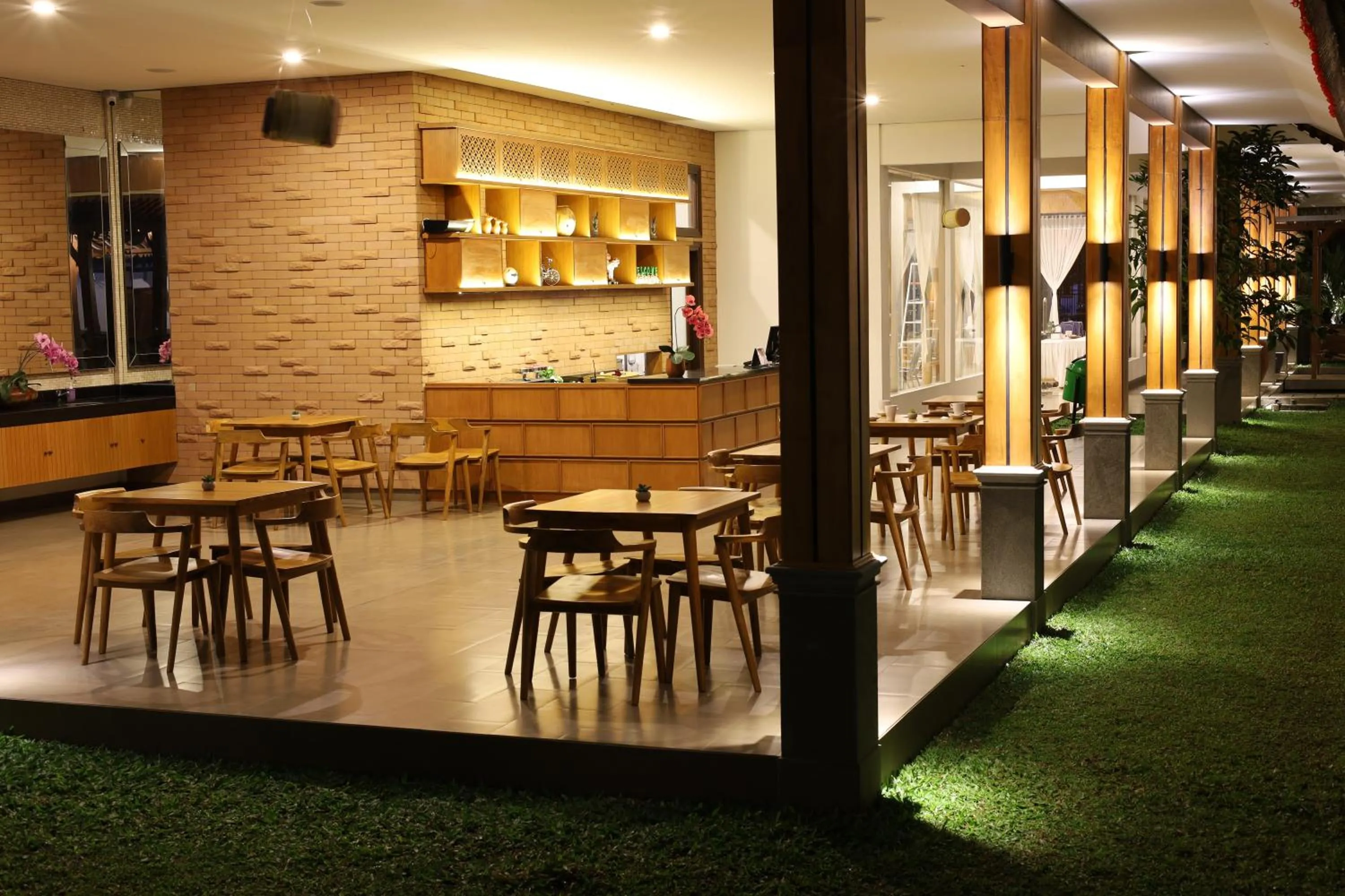 Restaurant/places to eat in Hadipriyanto Homestay