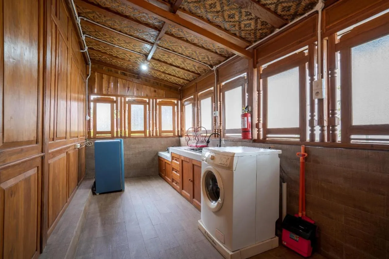 Kitchen or kitchenette in Hadipriyanto Homestay