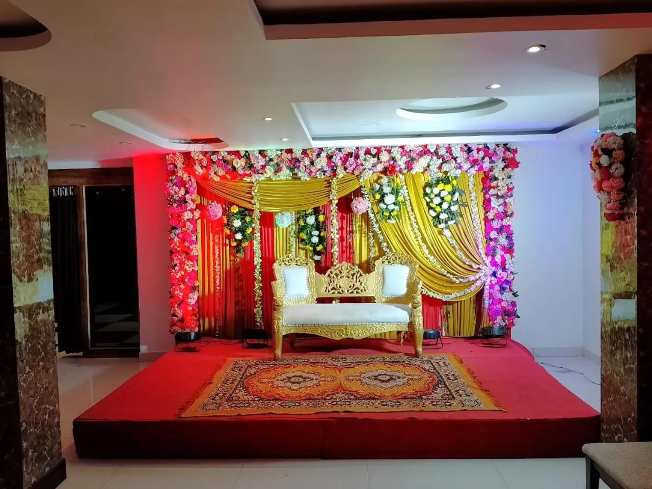 Banquet/Function facilities, Bed in Hotel Crown Palace