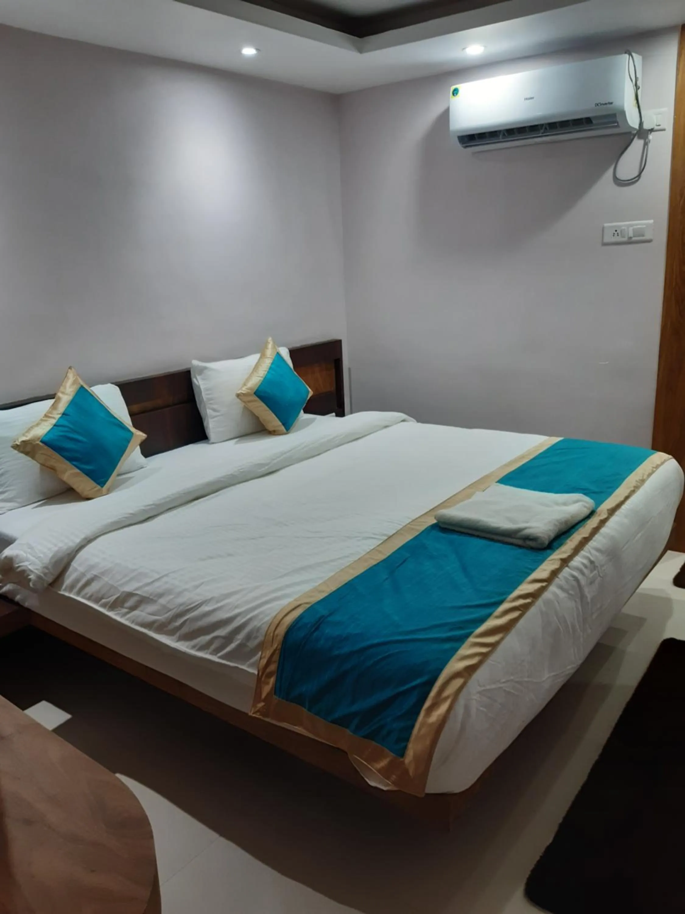 Bed in Hotel Crown Palace