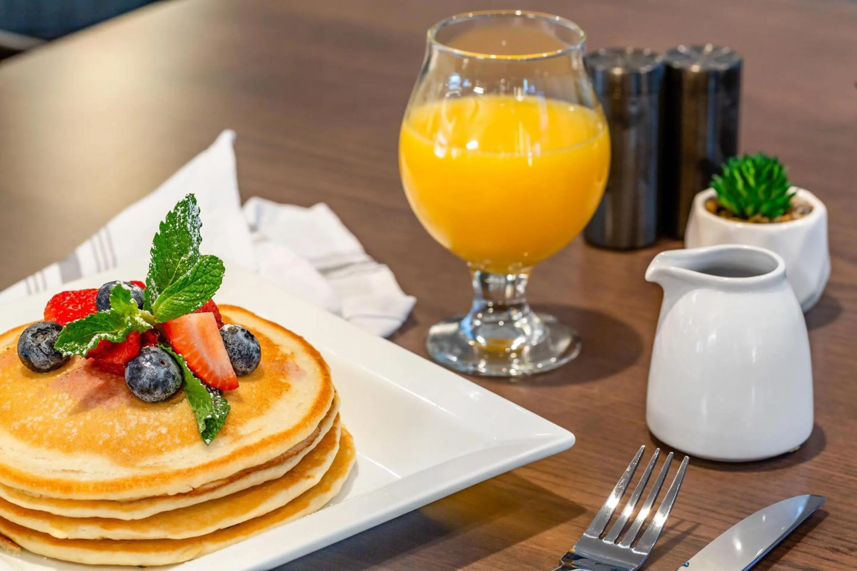 Restaurant/places to eat in Cambria Hotel New Haven University Area