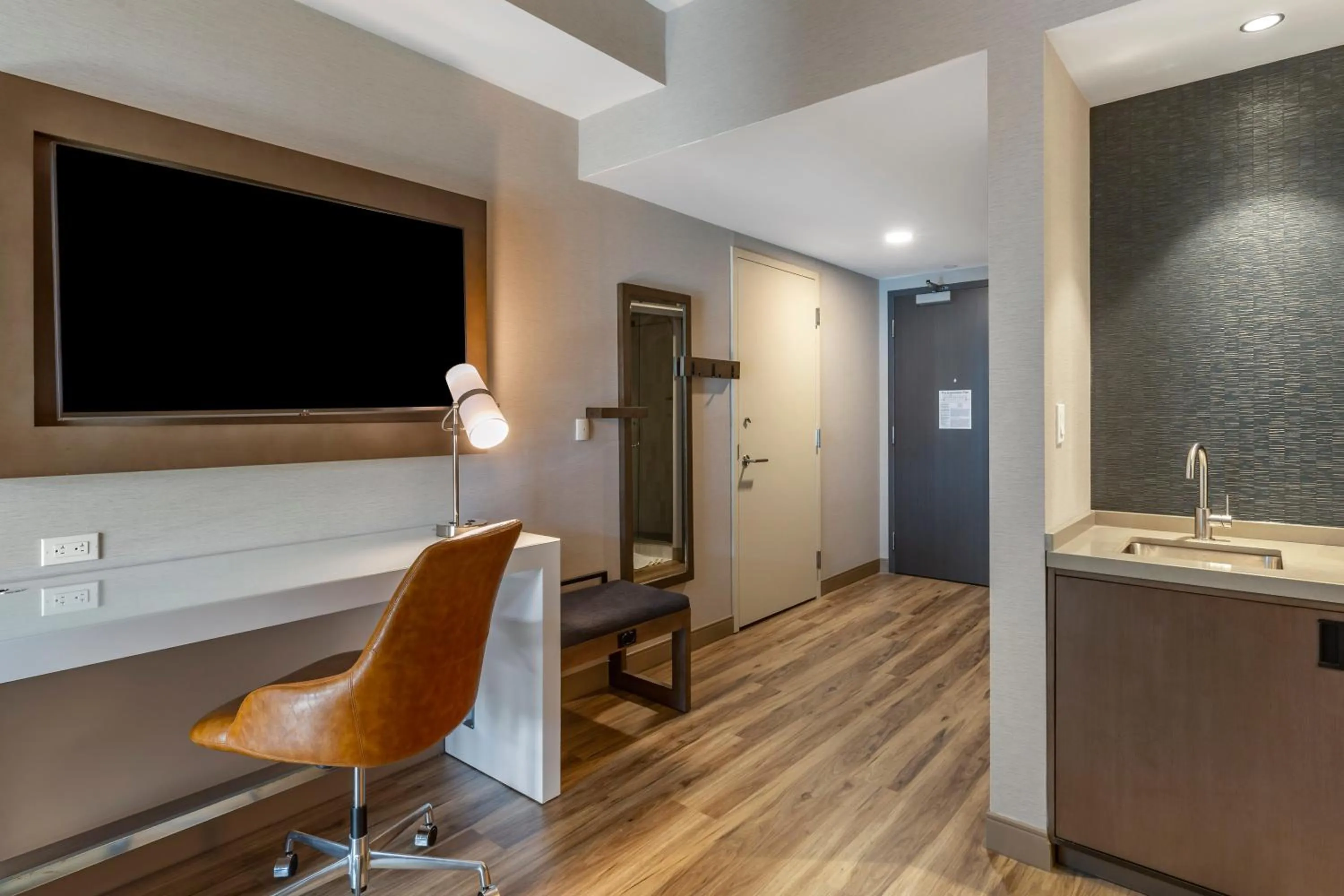 TV and multimedia in Cambria Hotel New Haven University Area