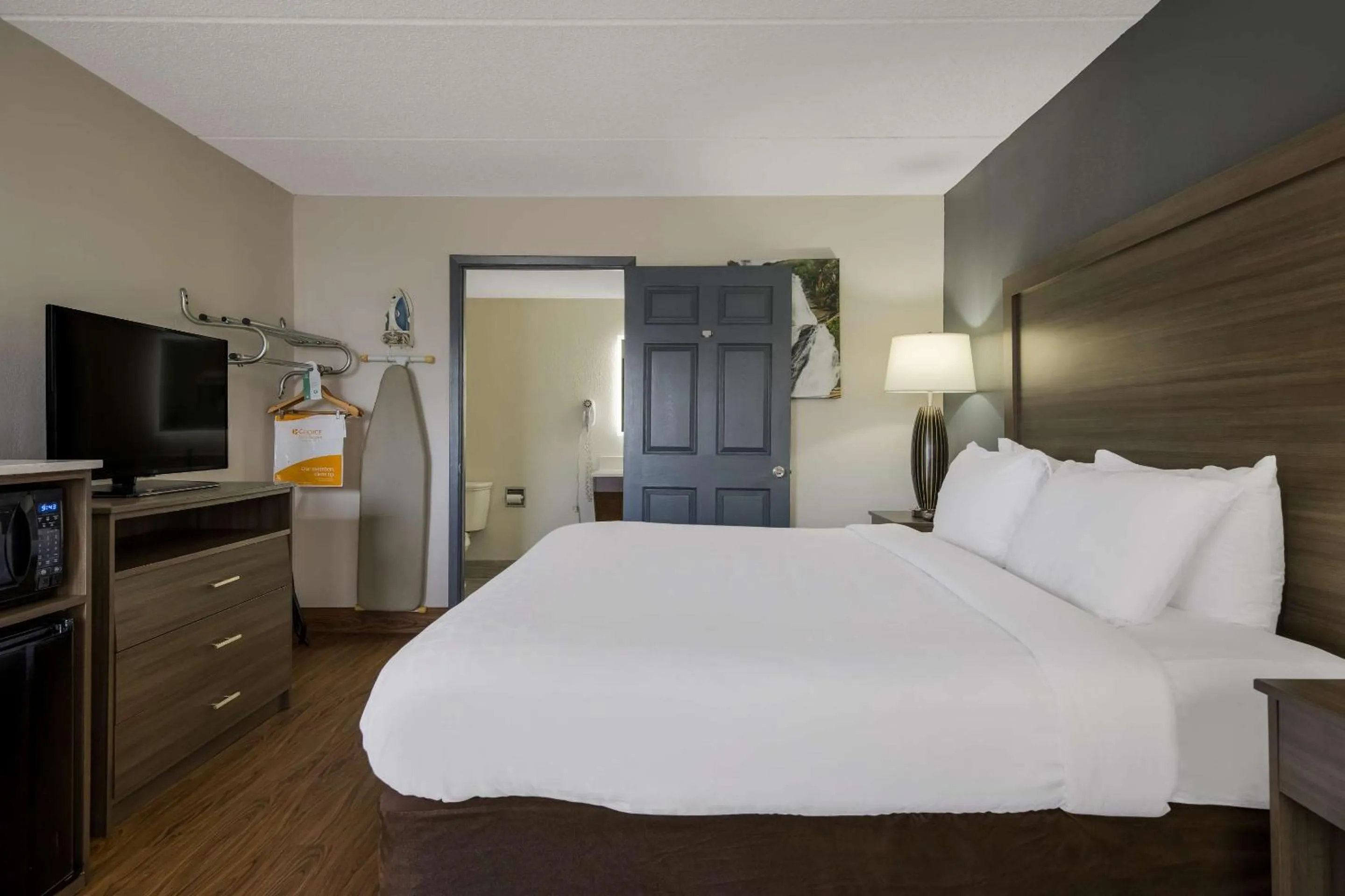 Bedroom, Bed in Quality Inn Asheville Airport