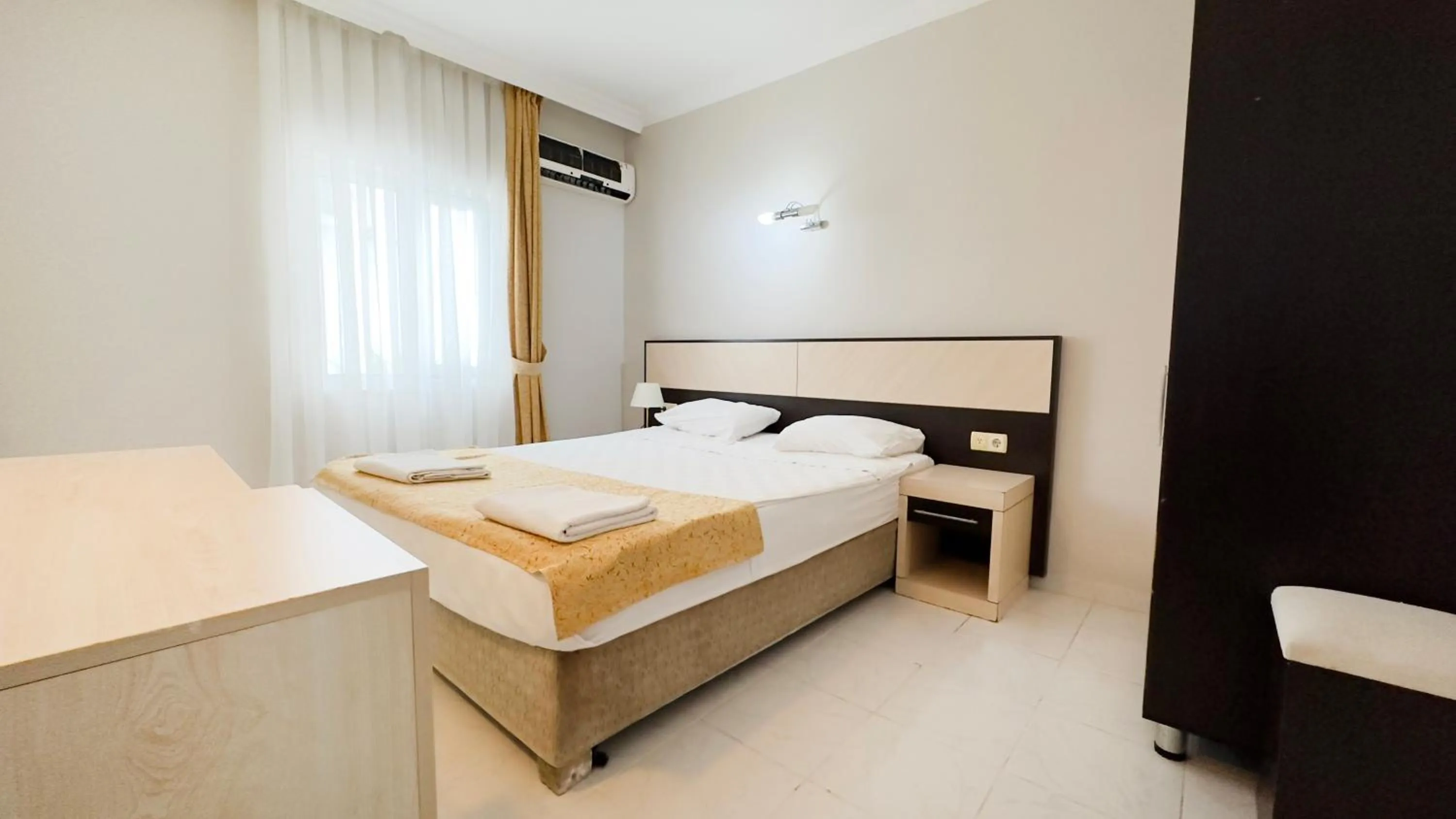 Bed in Side Beach Club