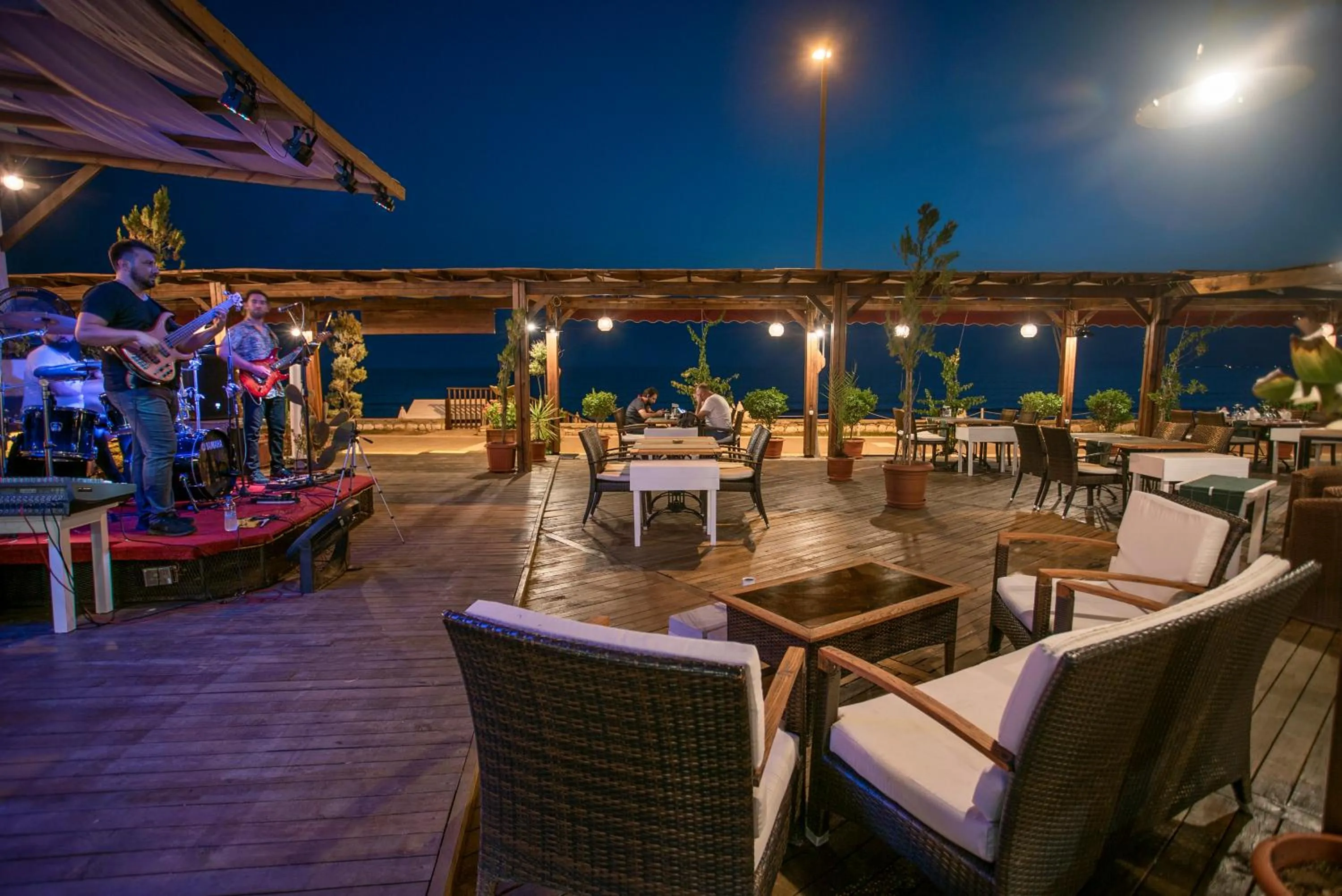 Restaurant/places to eat in Side Beach Club
