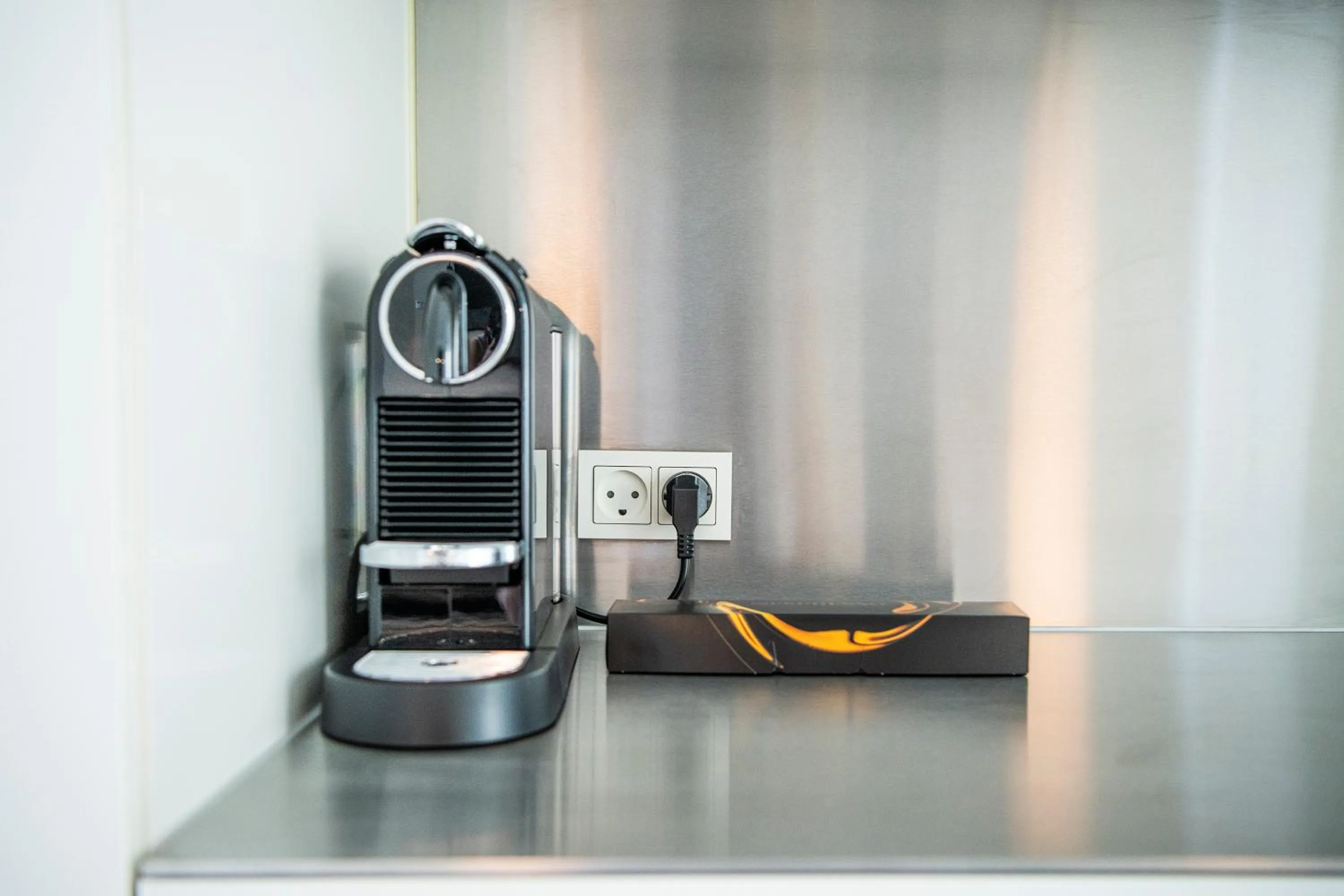 Coffee/tea facilities in The Pier Ateliers by Daniel&Jacob's