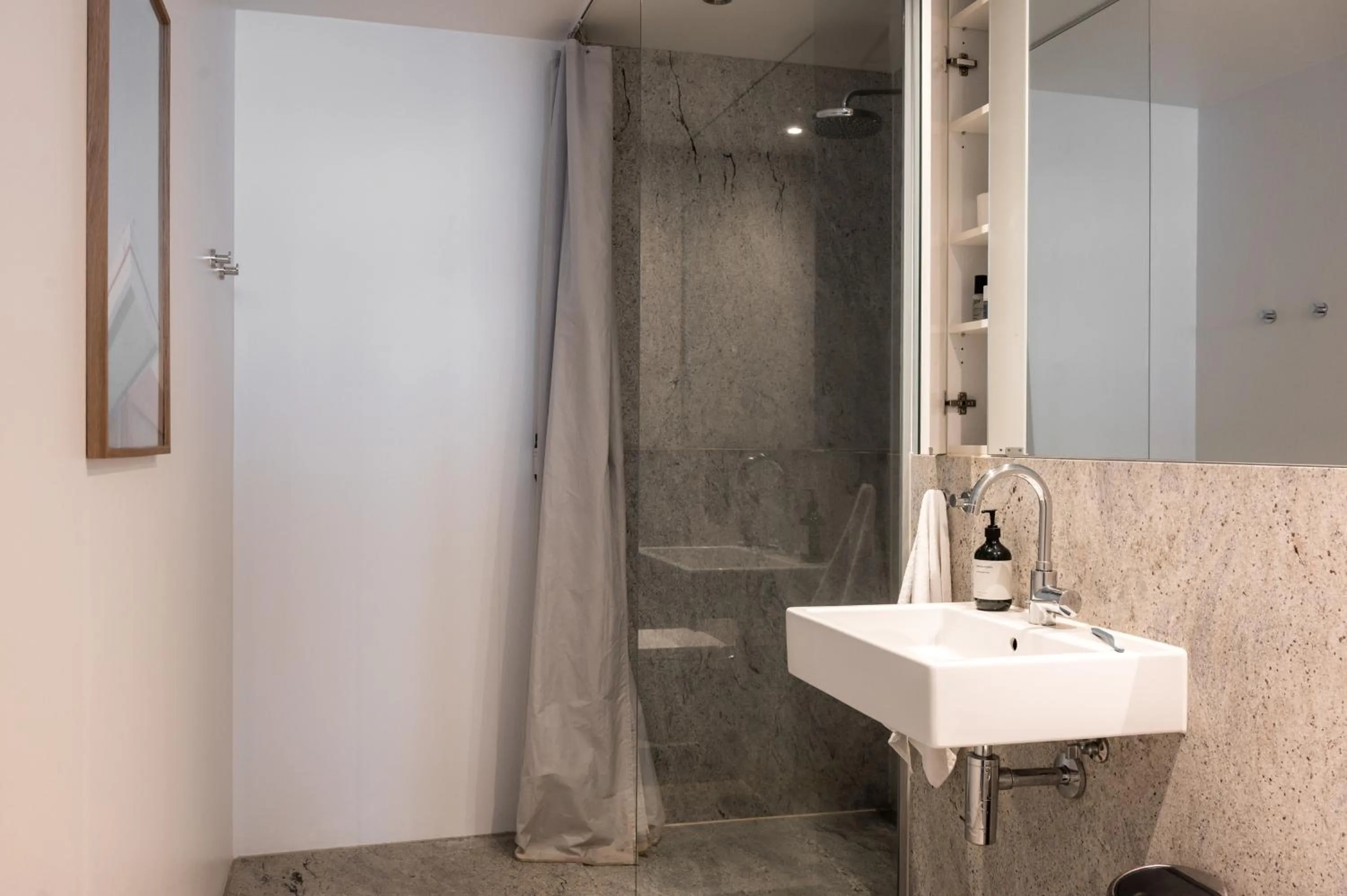 Bathroom in The Pier Ateliers by Daniel&Jacob's