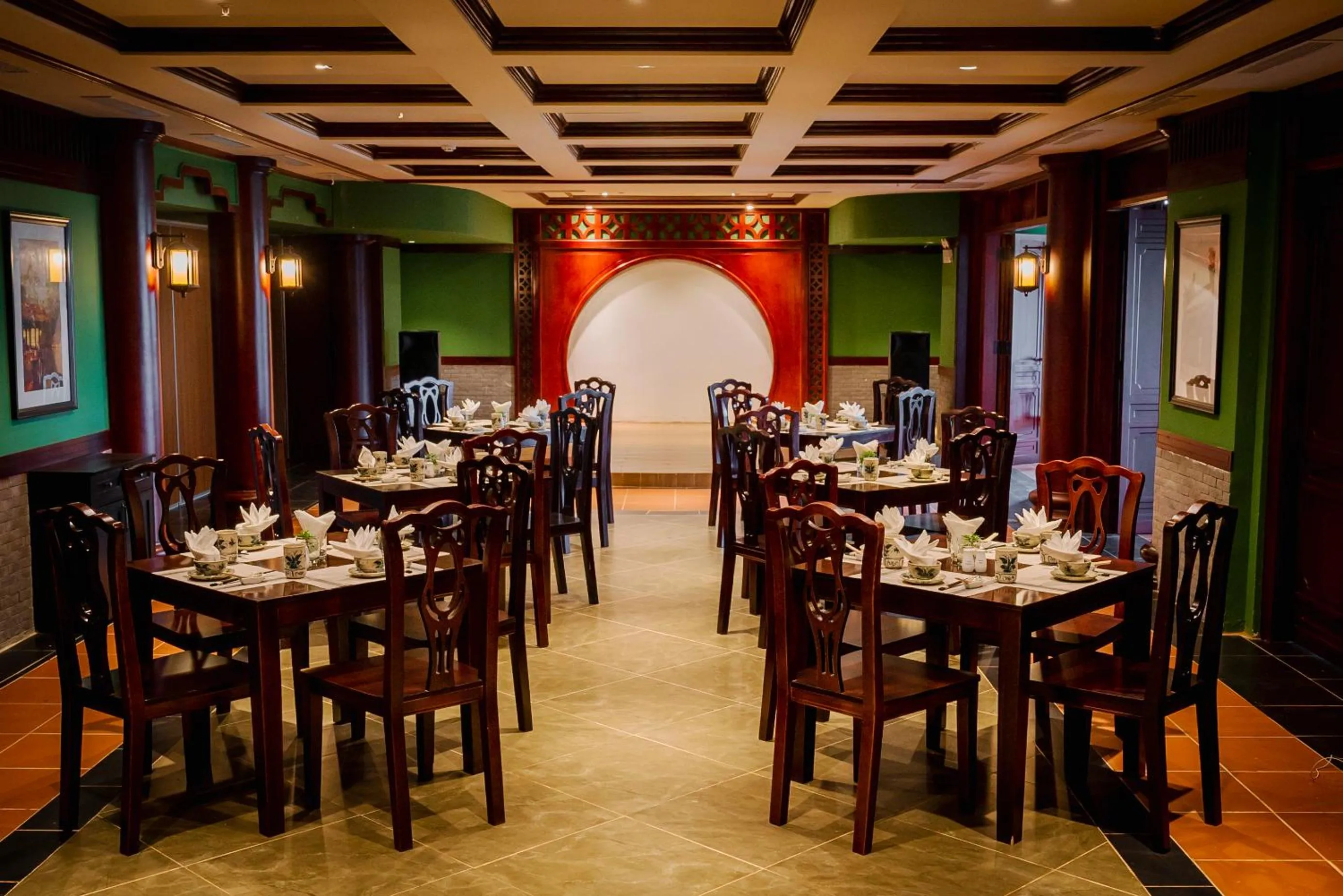 Restaurant/places to eat in La Vela Hue Hotel