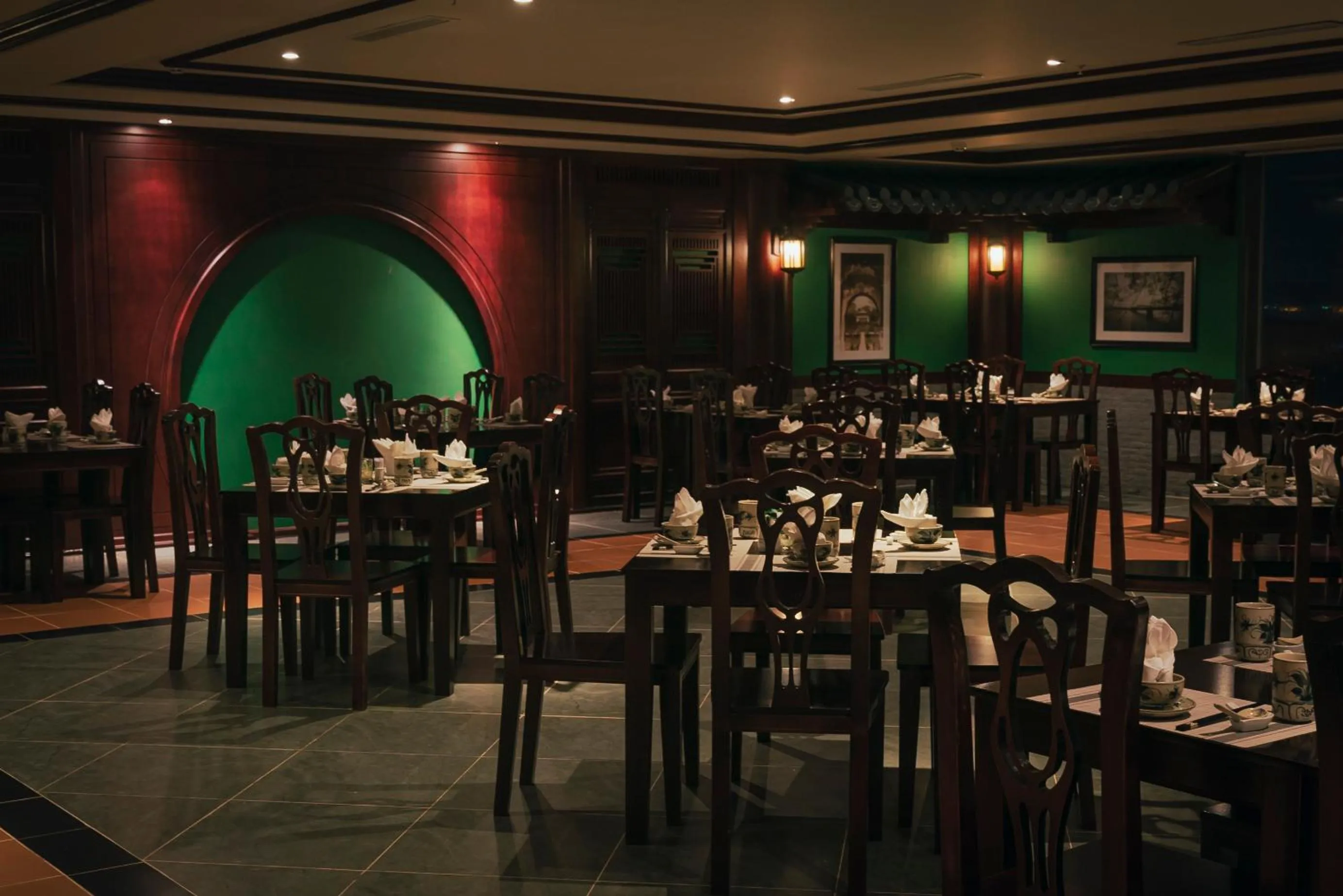 Restaurant/places to eat in La Vela Hue Hotel