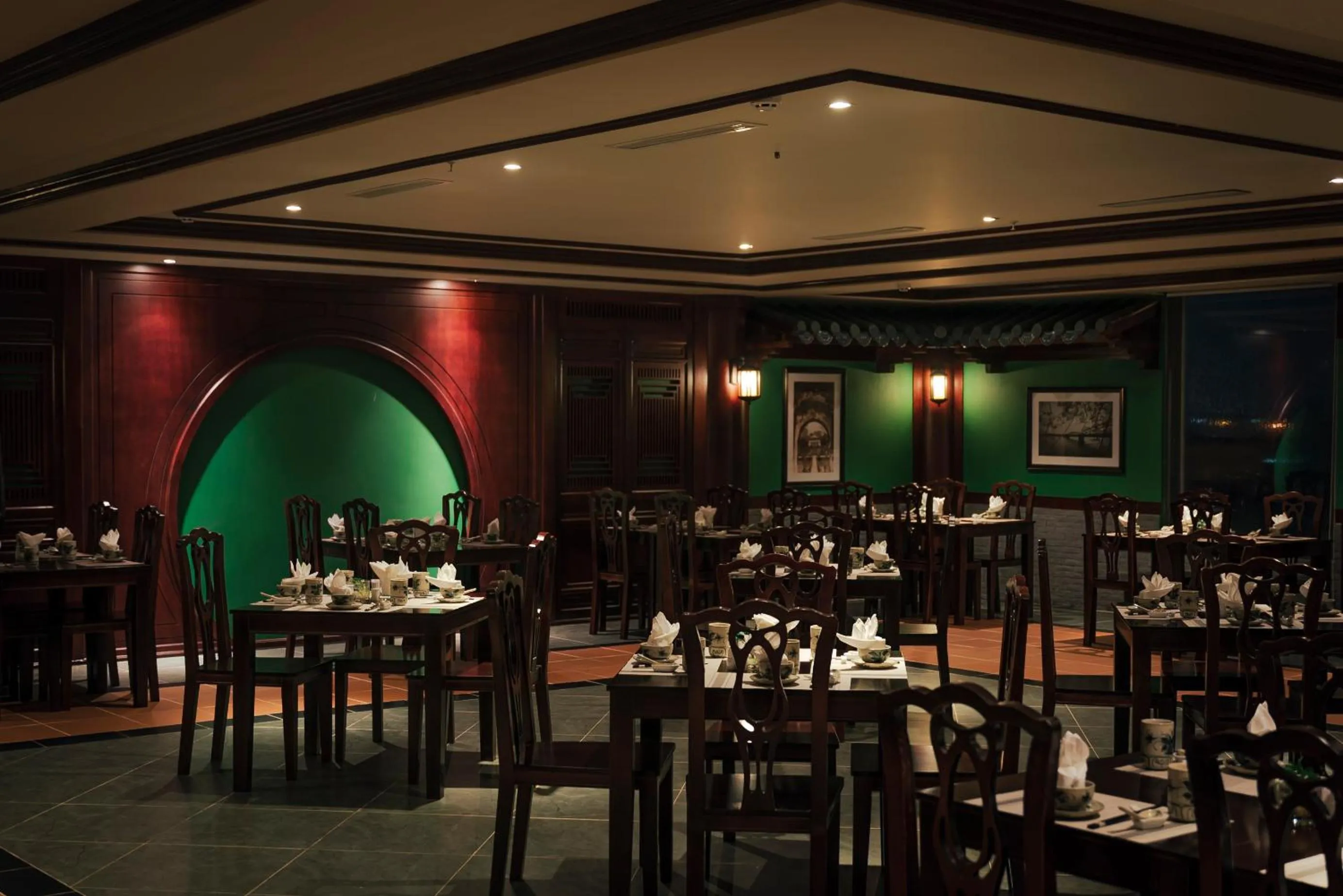 Restaurant/places to eat in La Vela Hue Hotel