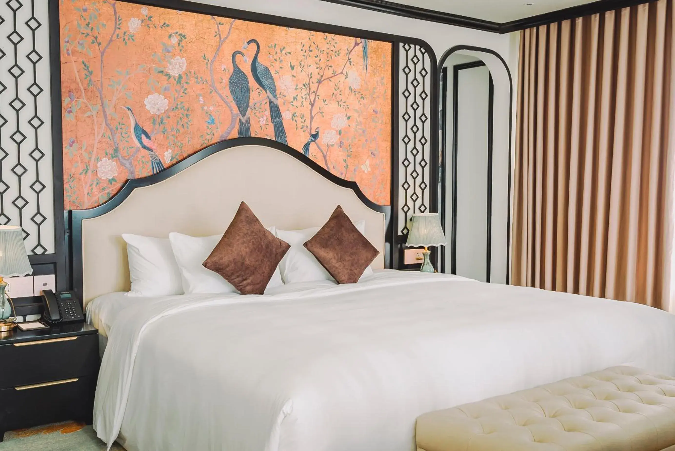 Presidential Suite + Free Shuttle Bus To City Center in La Vela Hue Hotel Presidential Suite + Free Shuttle Bus To City Center in La Vela Hue Hotel