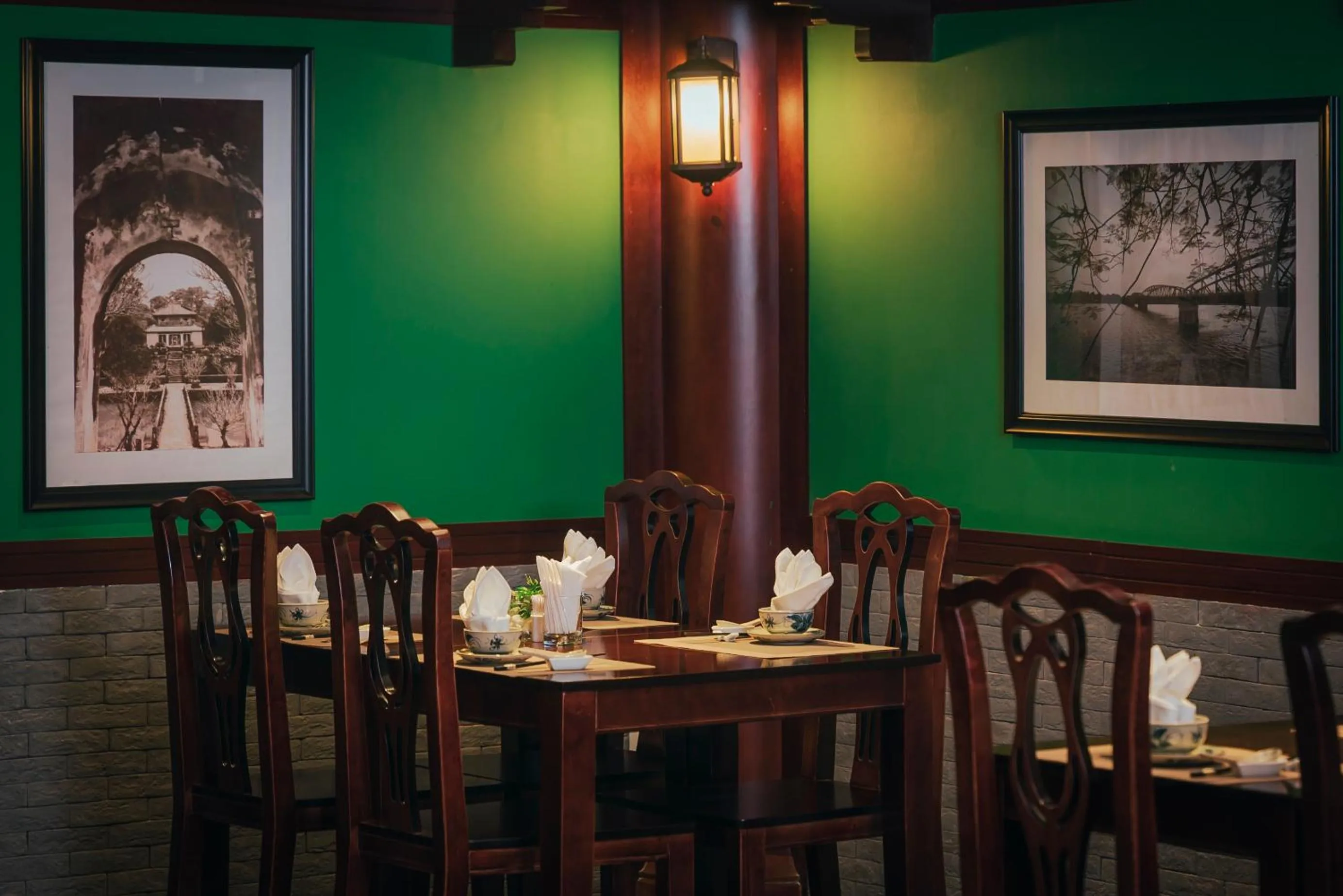 Restaurant/places to eat in La Vela Hue Hotel