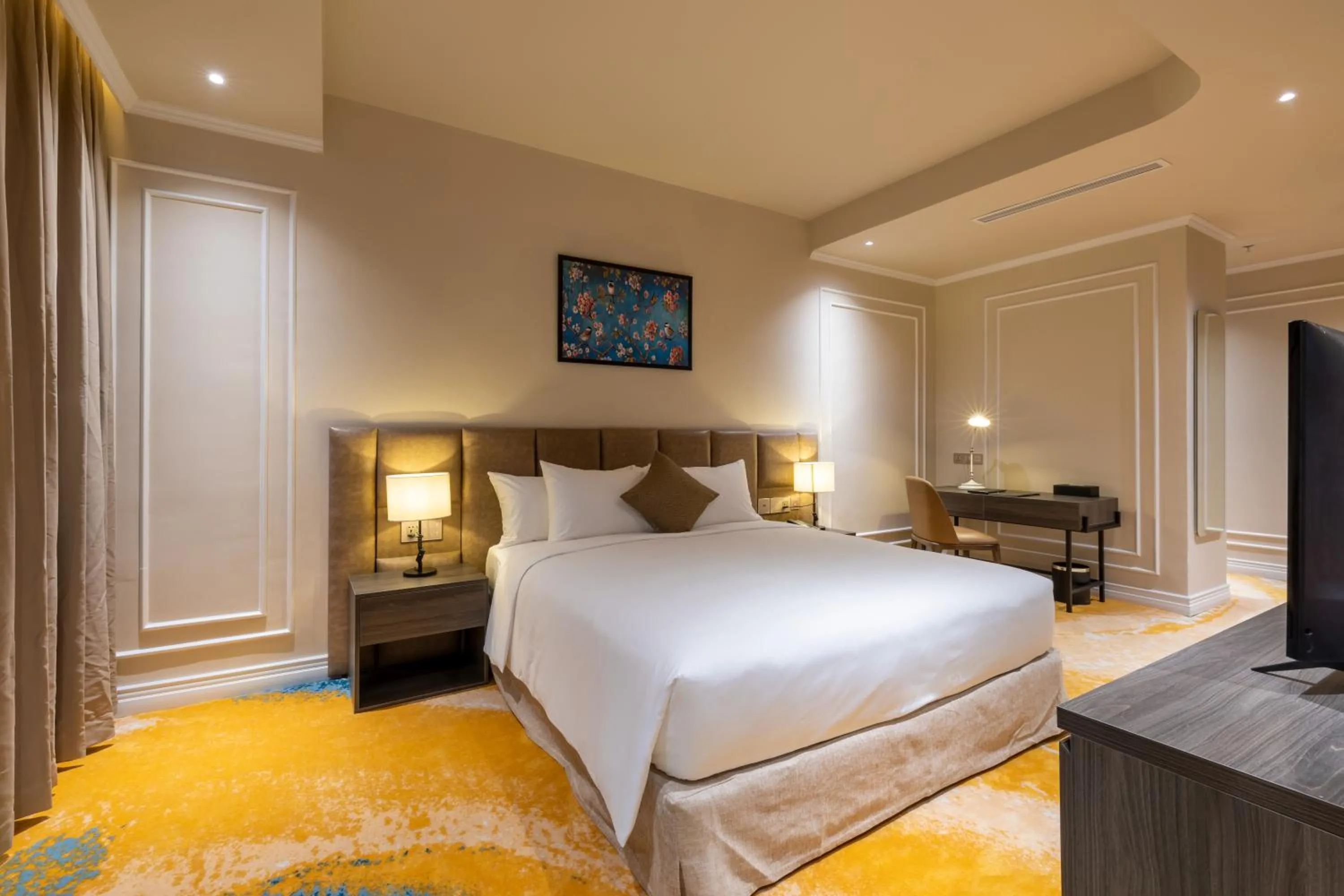 Bed in La Vela Hue Hotel