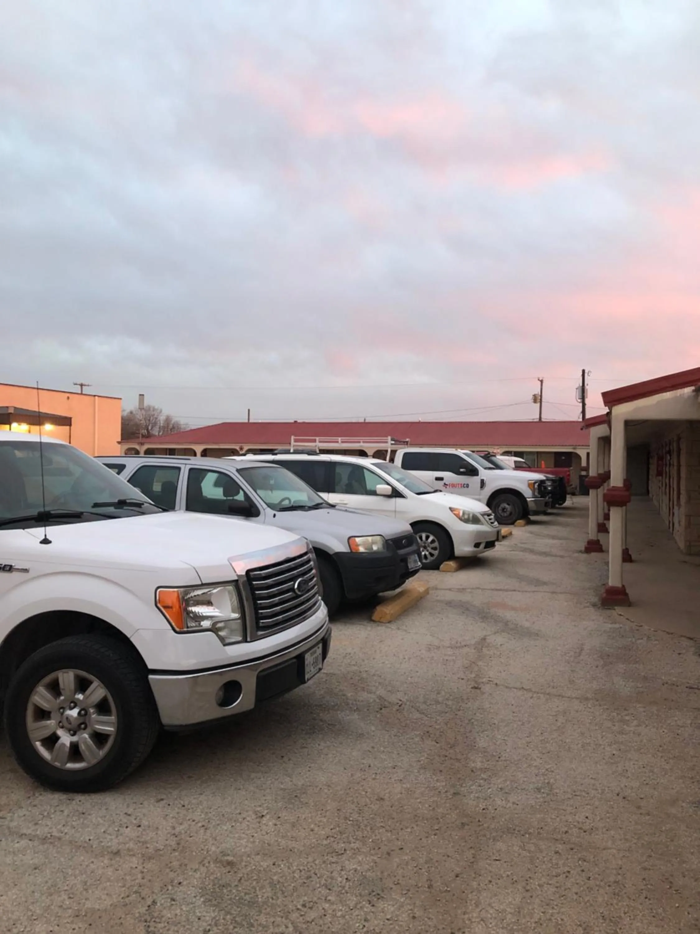 Property building in Executive Inn Snyder