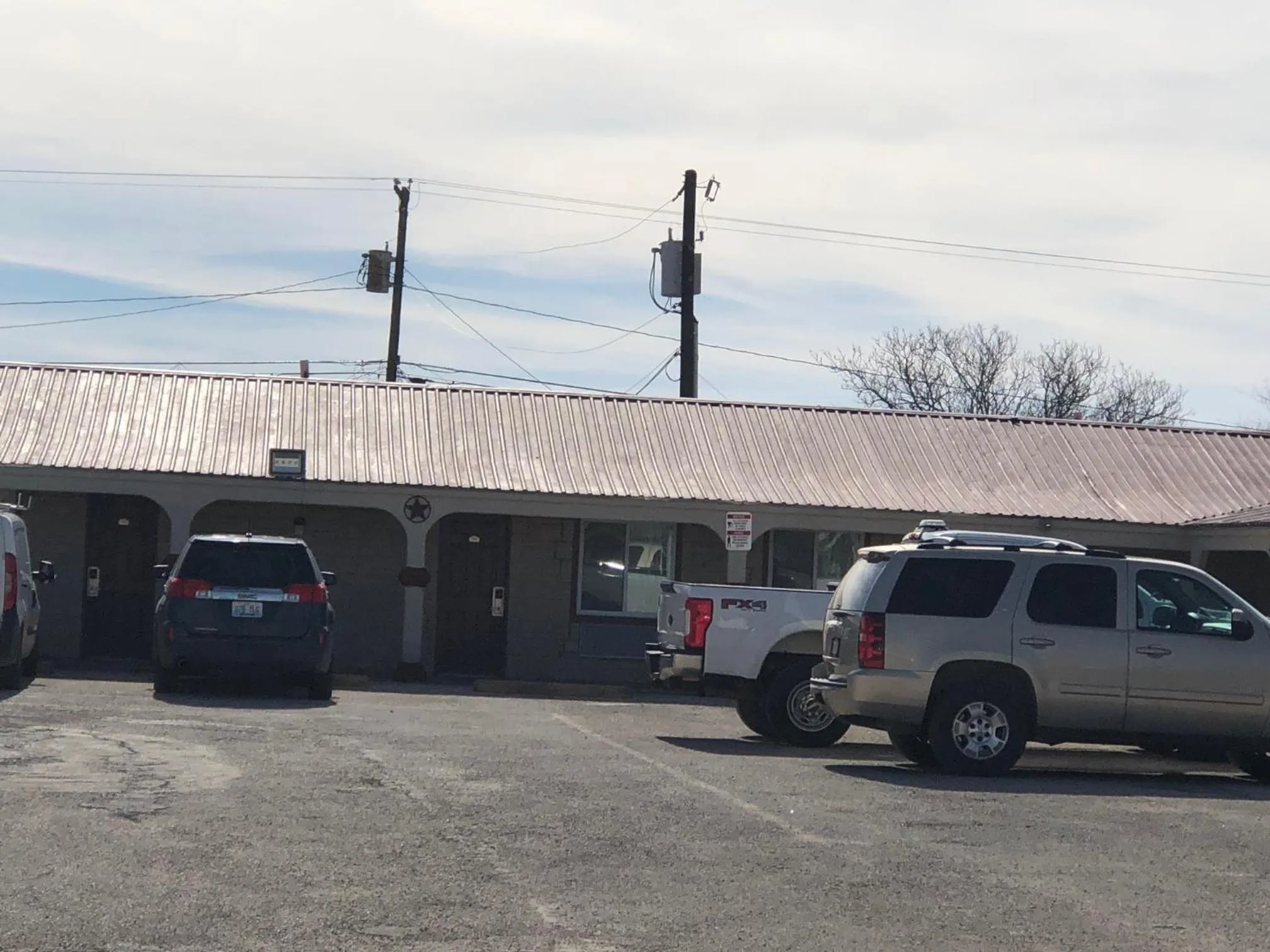 Property building in Executive Inn Snyder