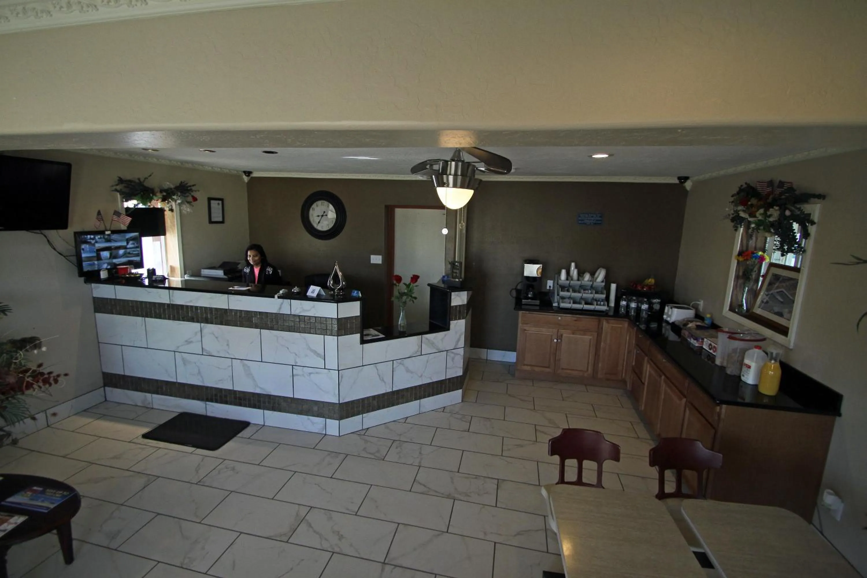 Restaurant/places to eat in Executive Inn Snyder