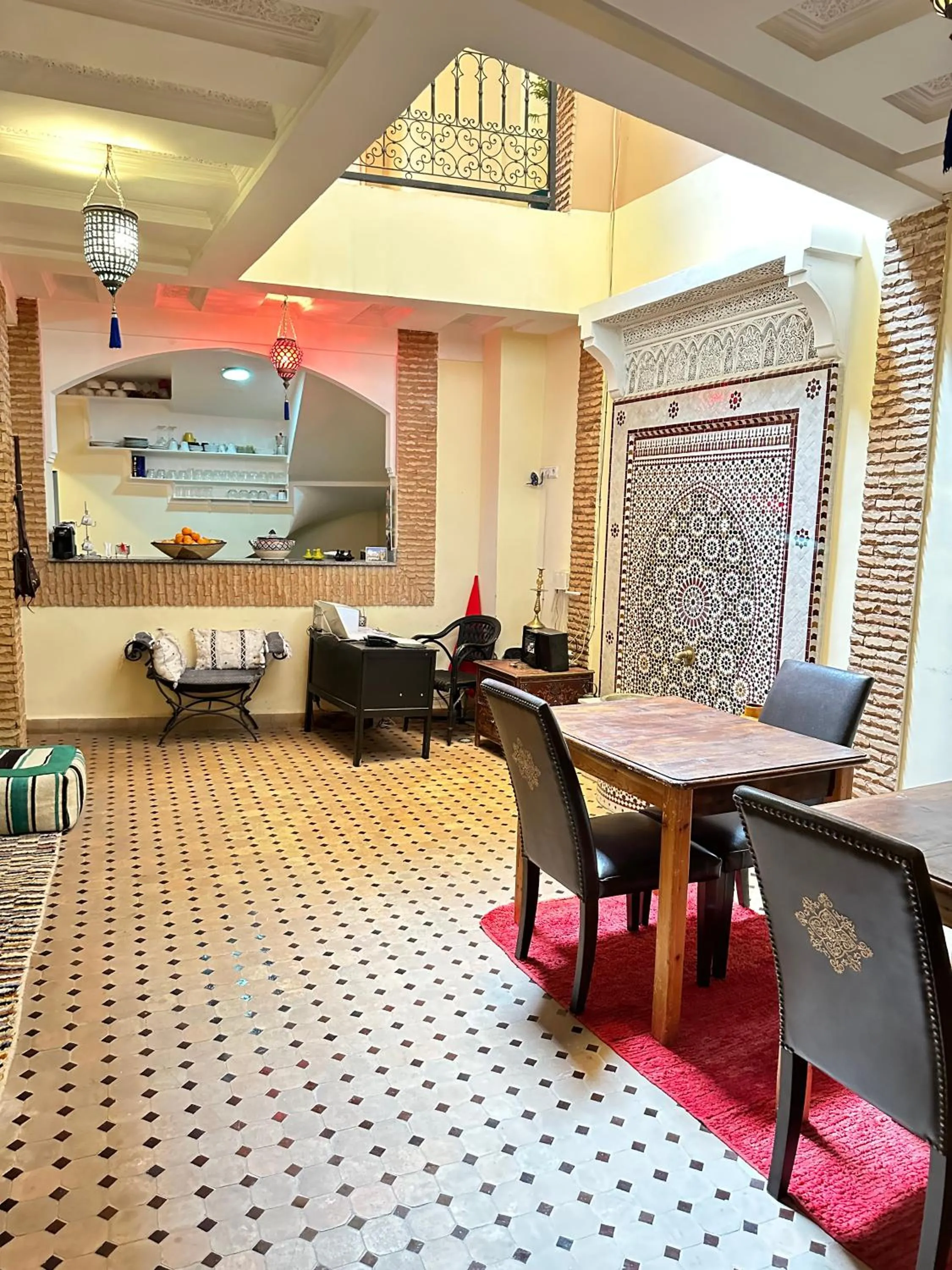 Living room in Riad Les Miroirs