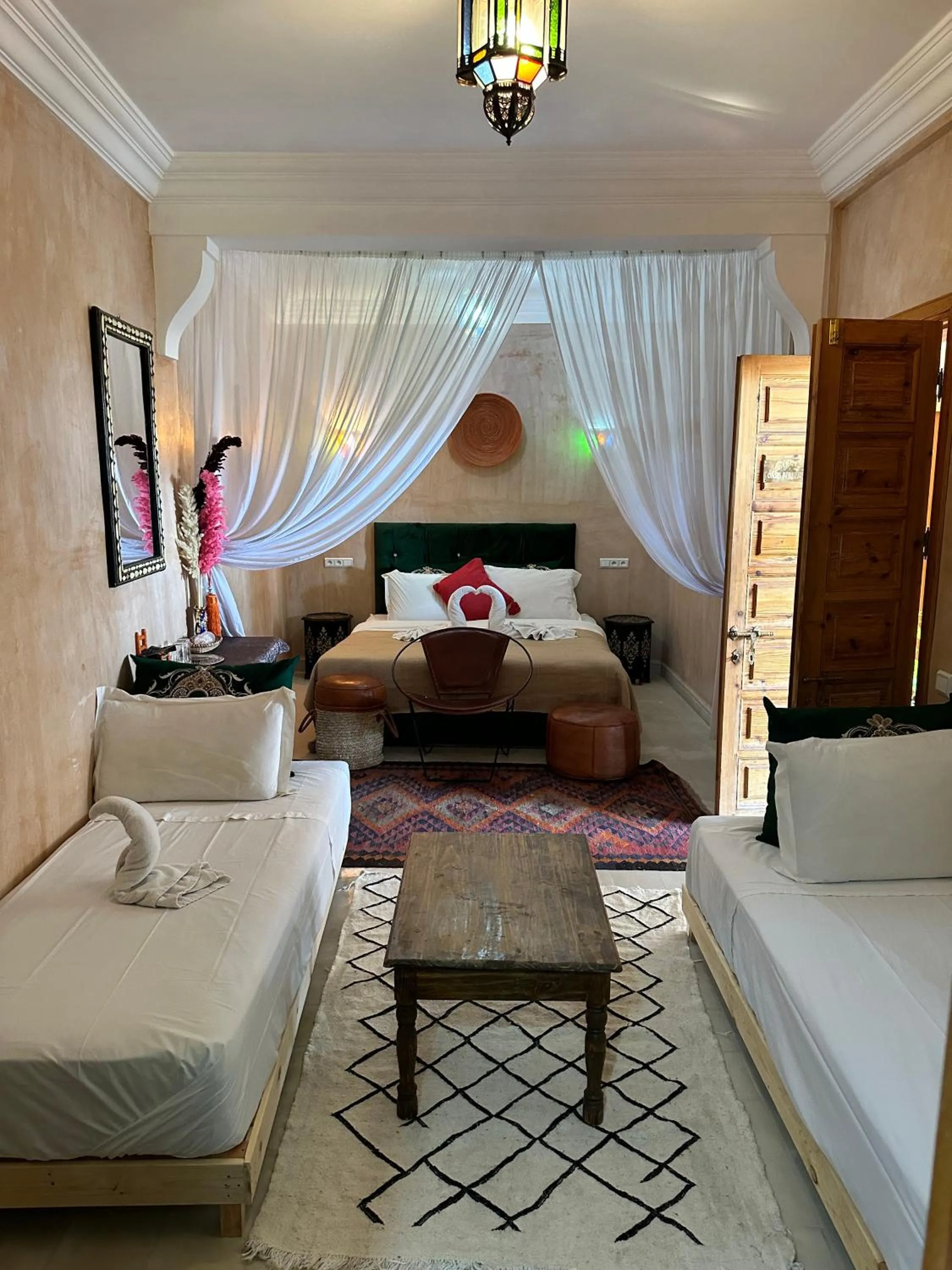 Bedroom, Bed in Riad Les Miroirs