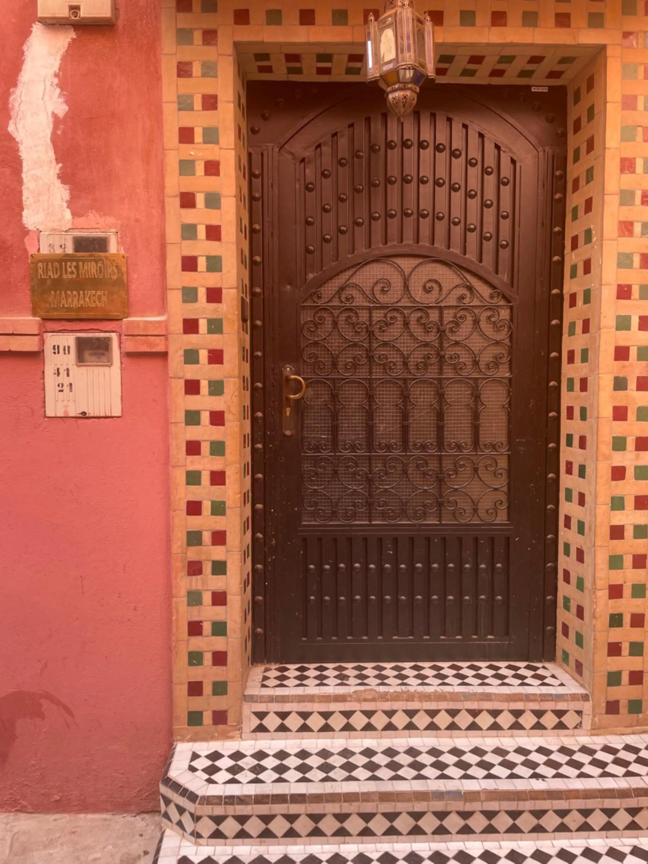 Facade/entrance in Riad Les Miroirs