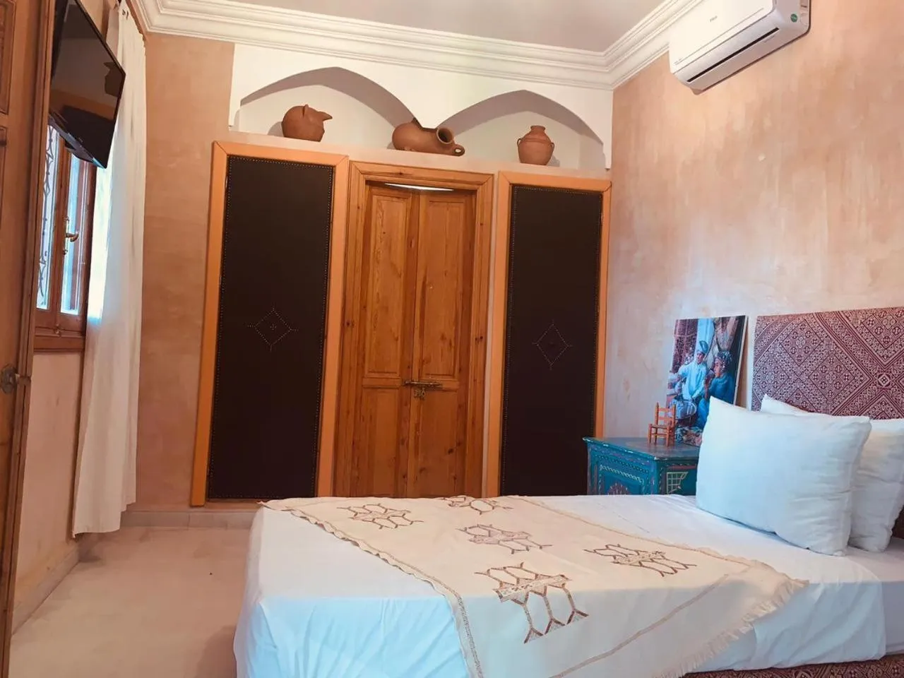 Bed in Riad Les Miroirs