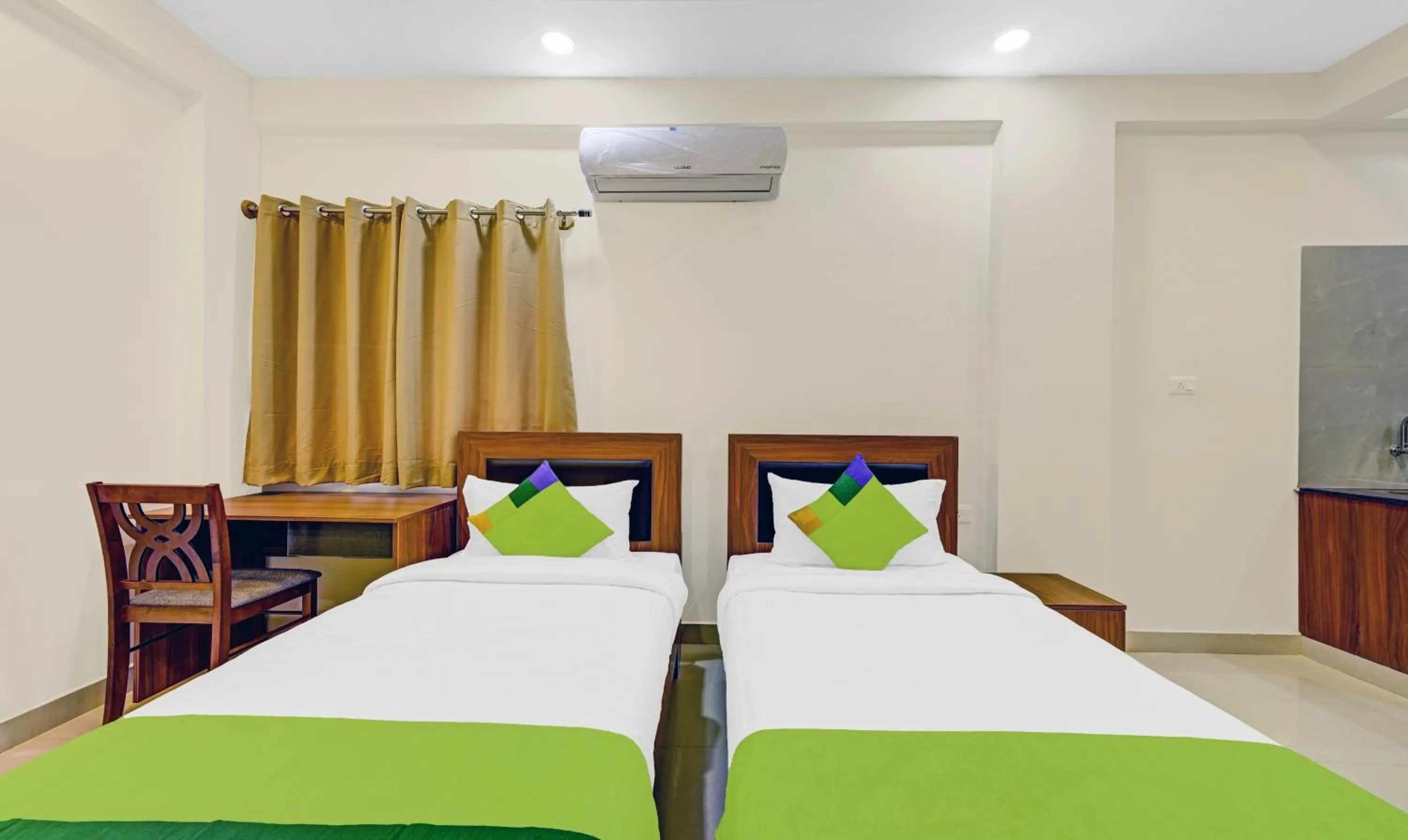 Bedroom, Bed in Treebo Worldtree Manyata Thanisandra