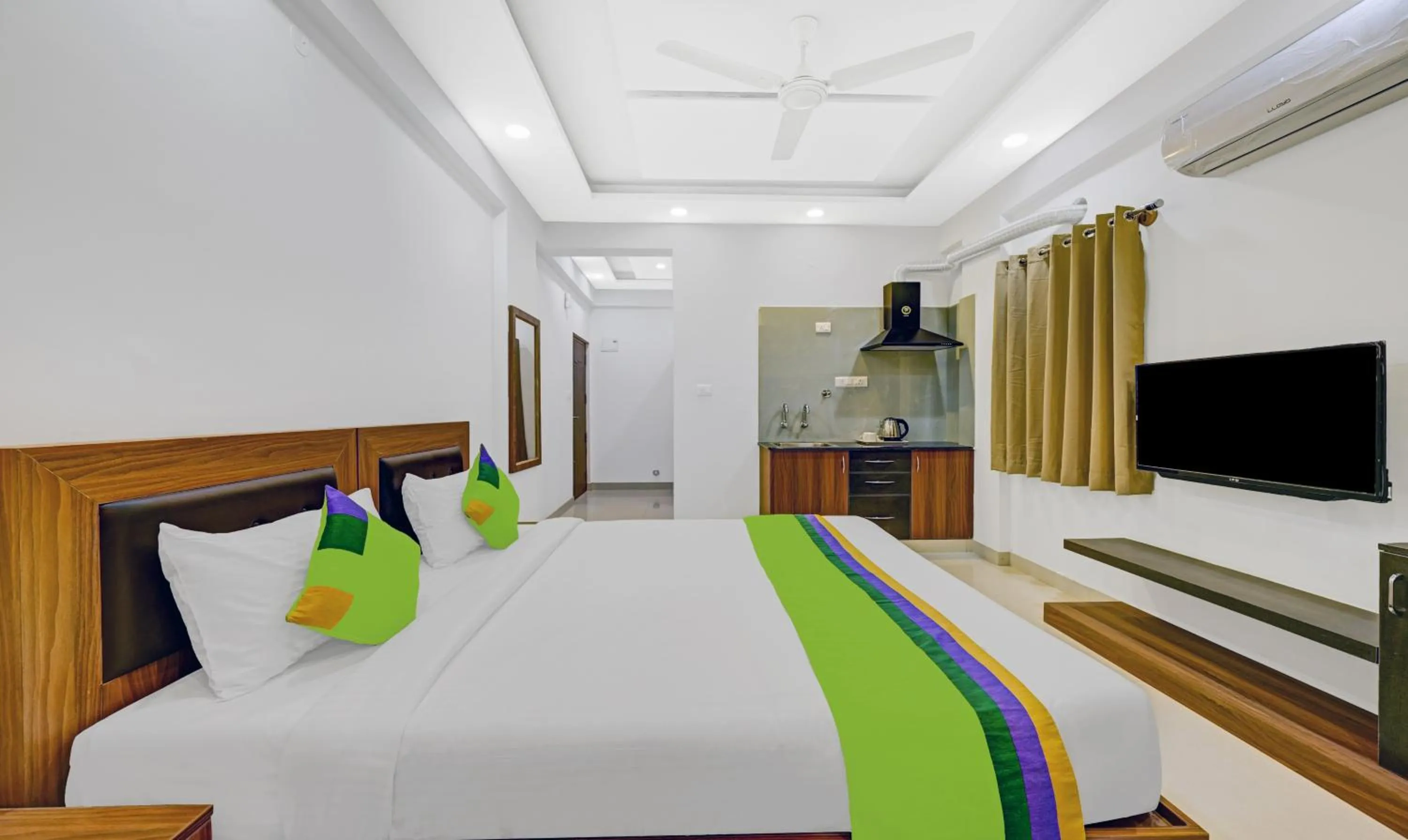 Bedroom, Bed in Treebo Worldtree Manyata Thanisandra