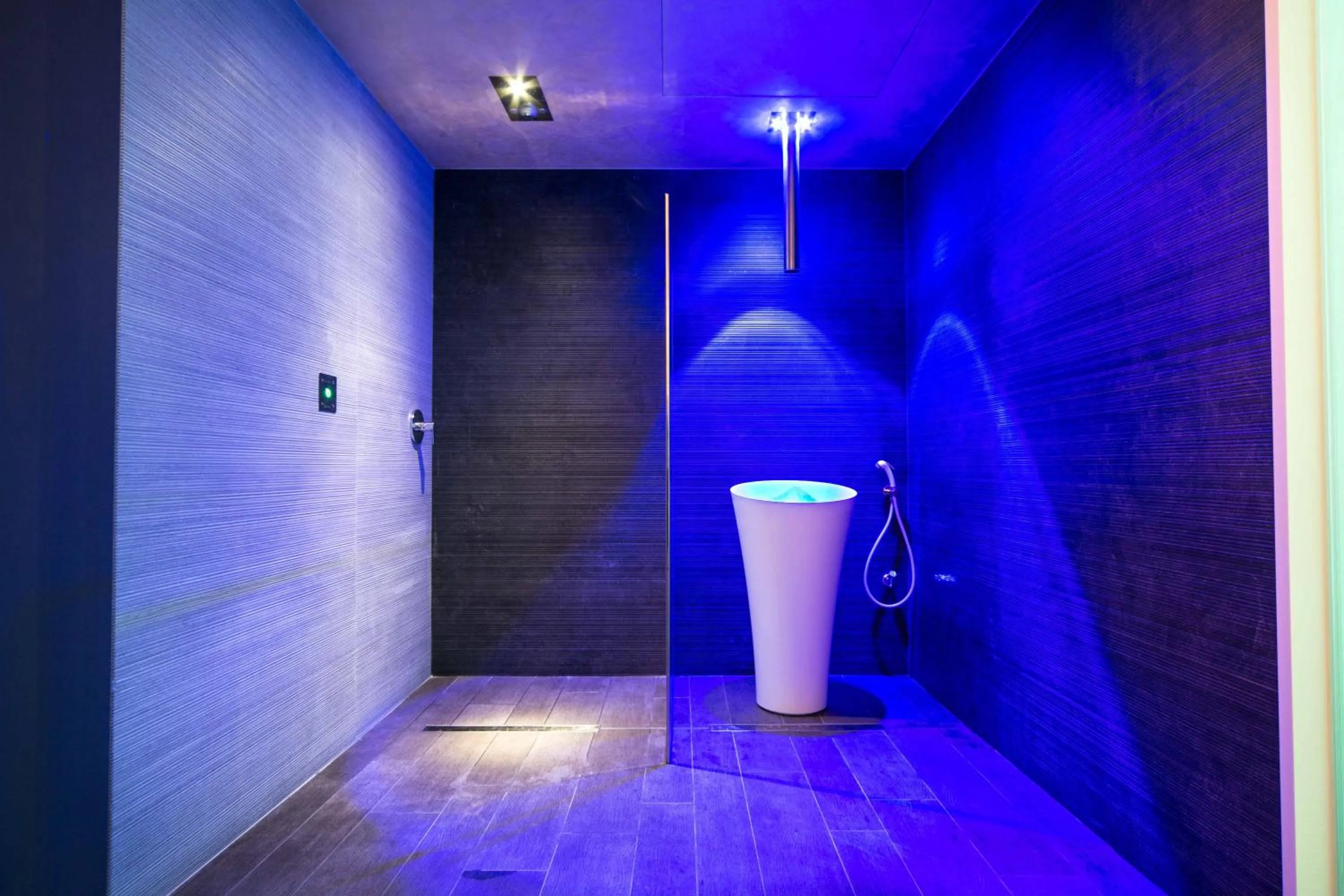 Spa and wellness centre/facilities in World Village Apartments