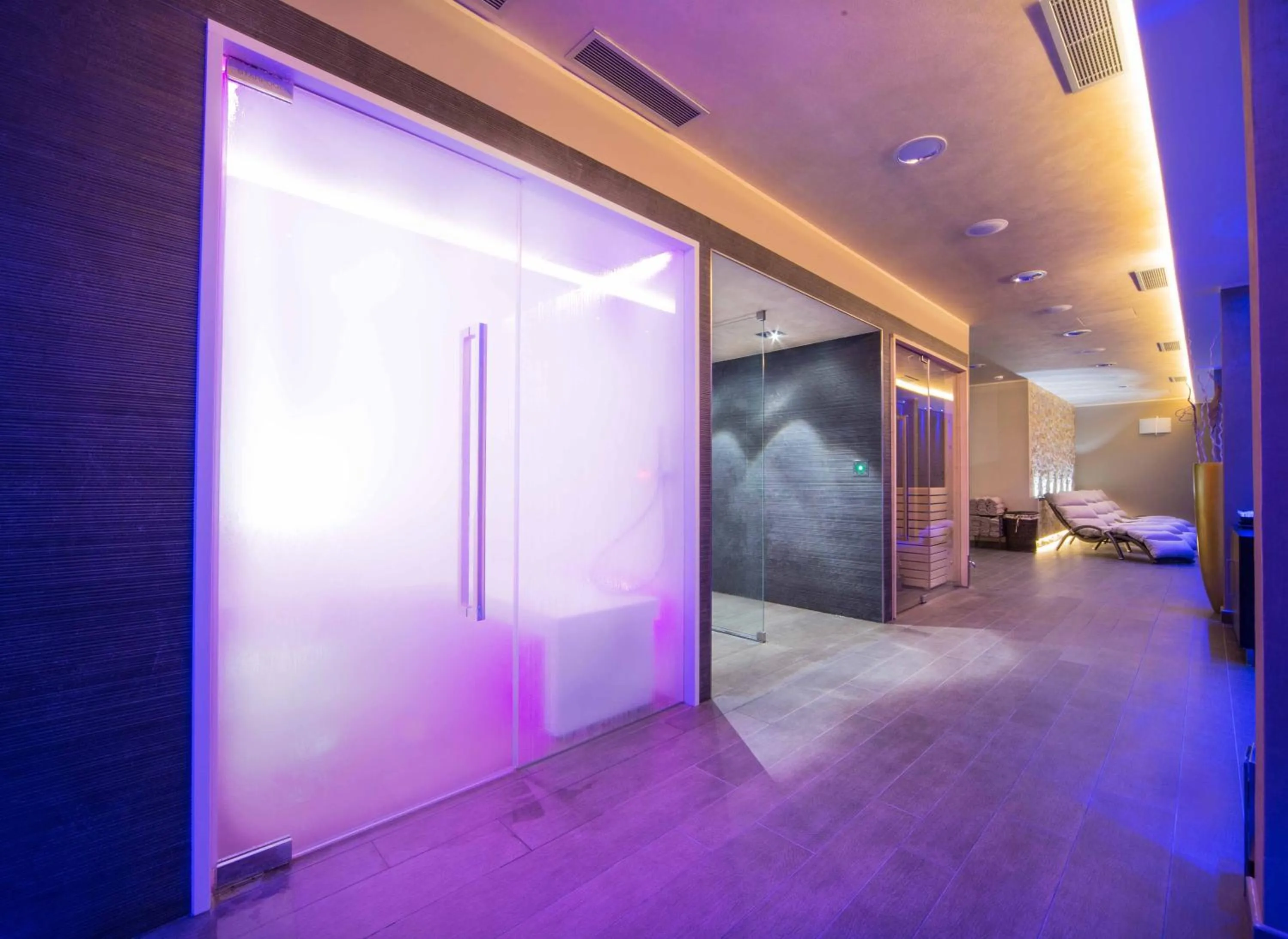 Spa and wellness centre/facilities in World Village Apartments