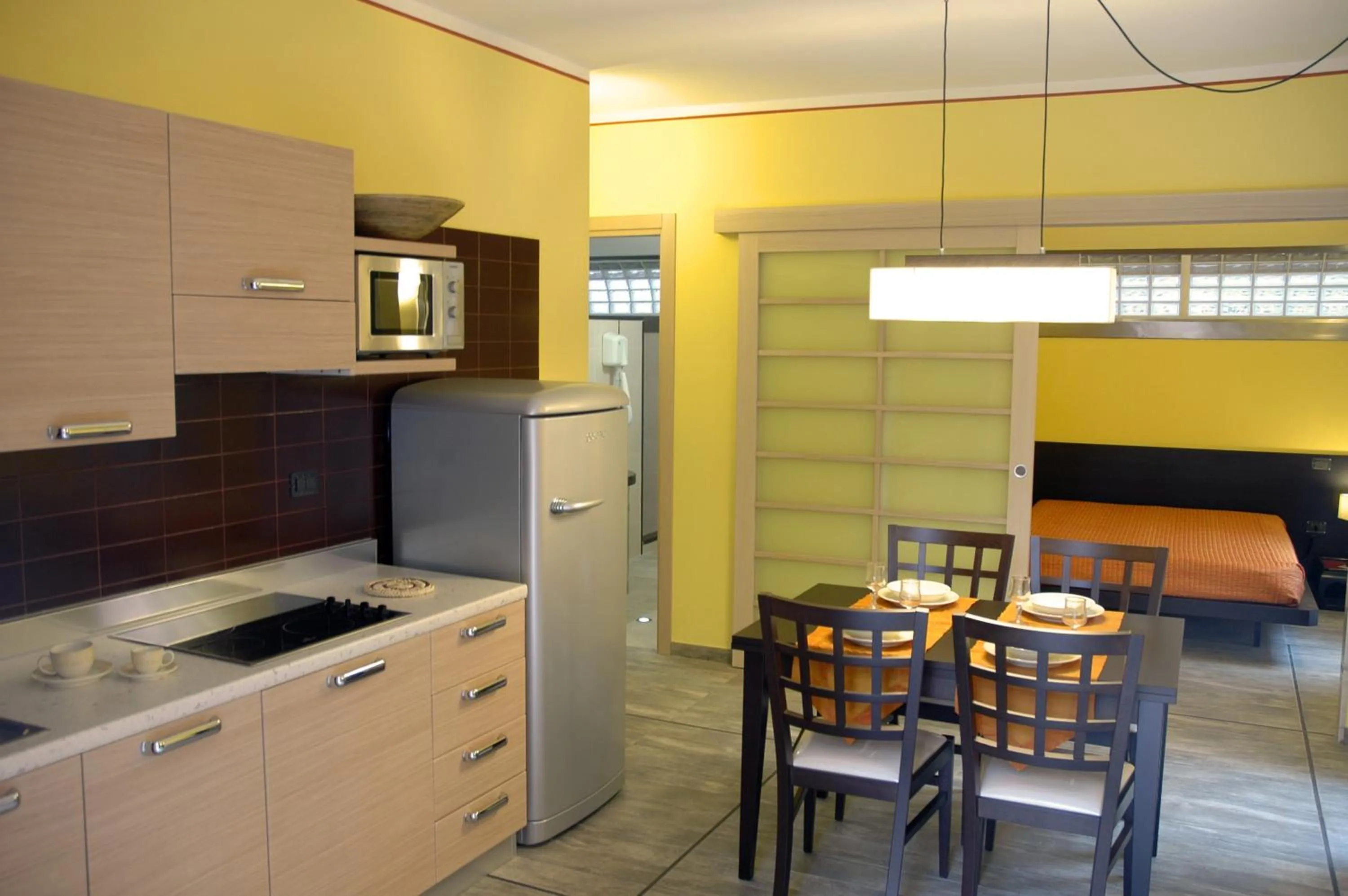 Kitchen or kitchenette in World Village Apartments