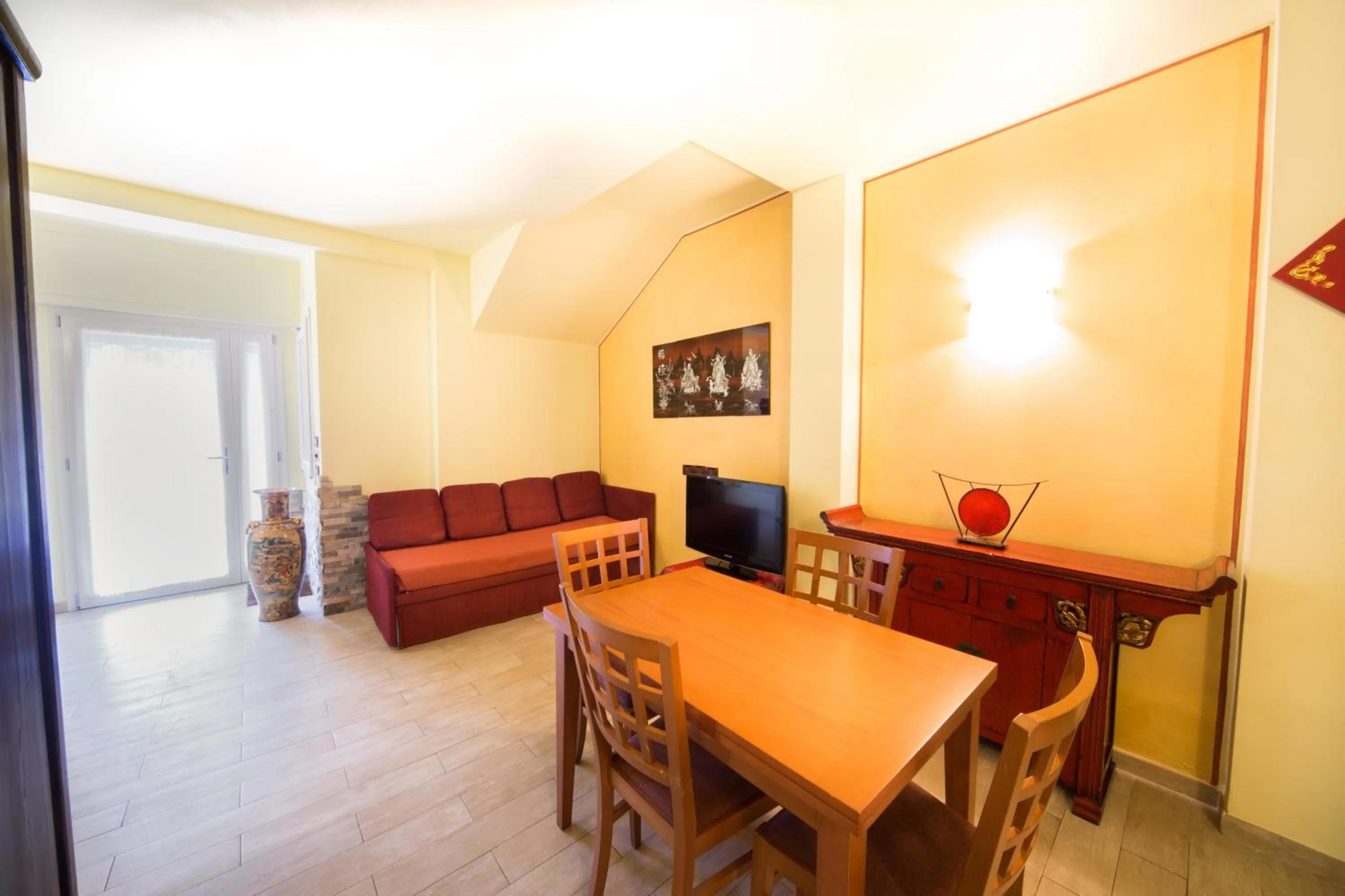 Kitchen or kitchenette in World Village Apartments