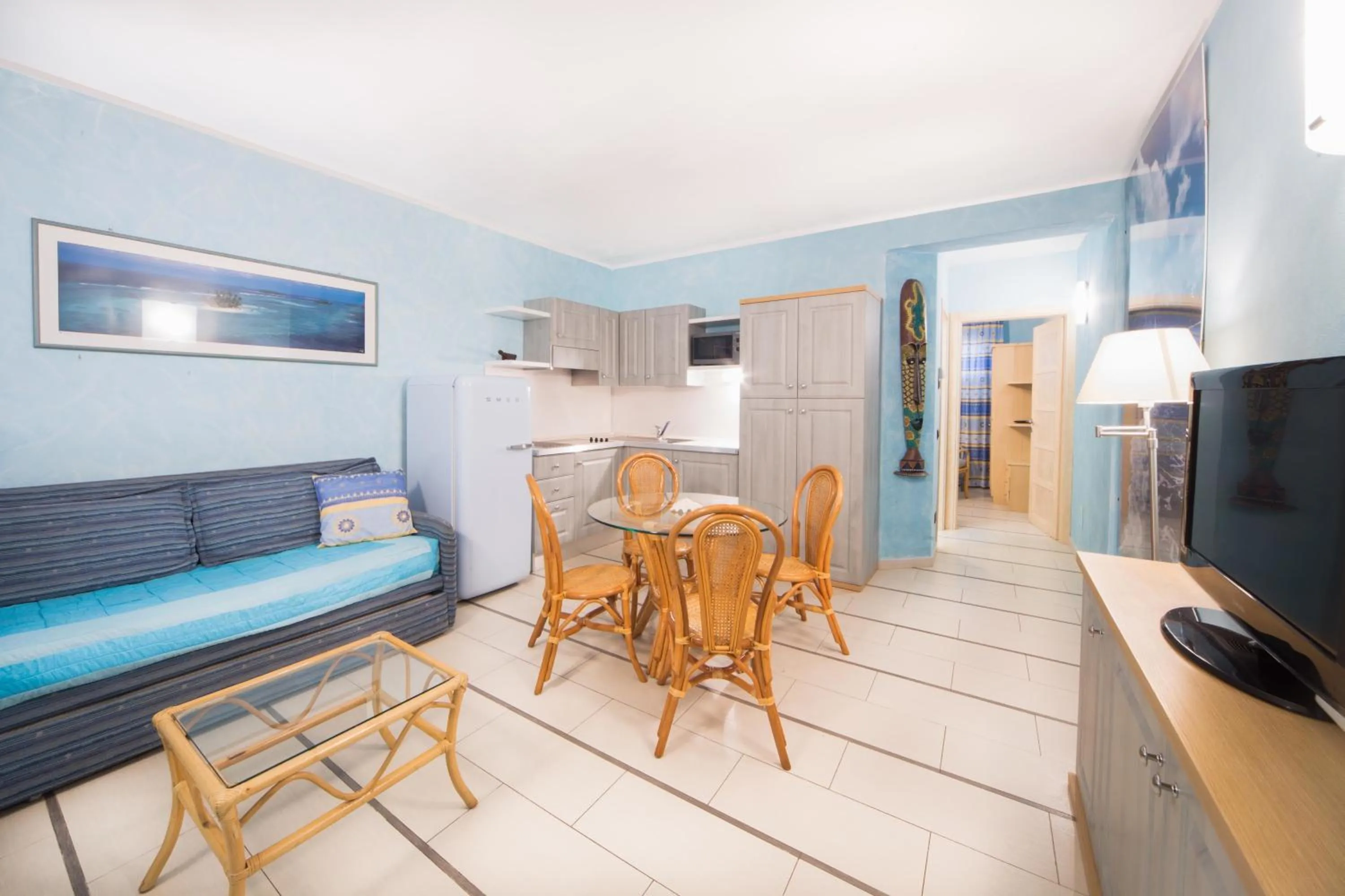 Kitchen or kitchenette in World Village Apartments