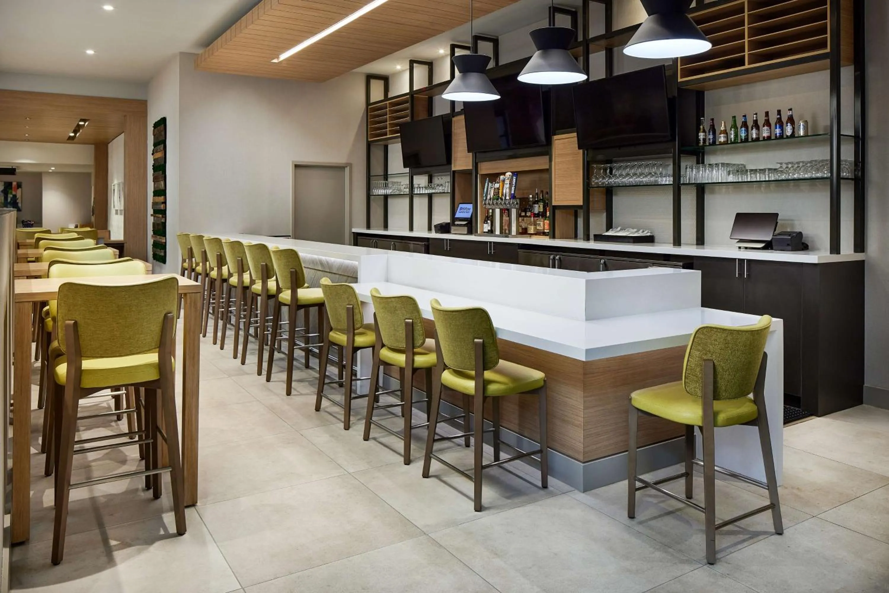 Restaurant/places to eat in Hilton Garden Inn Tewksbury Andover