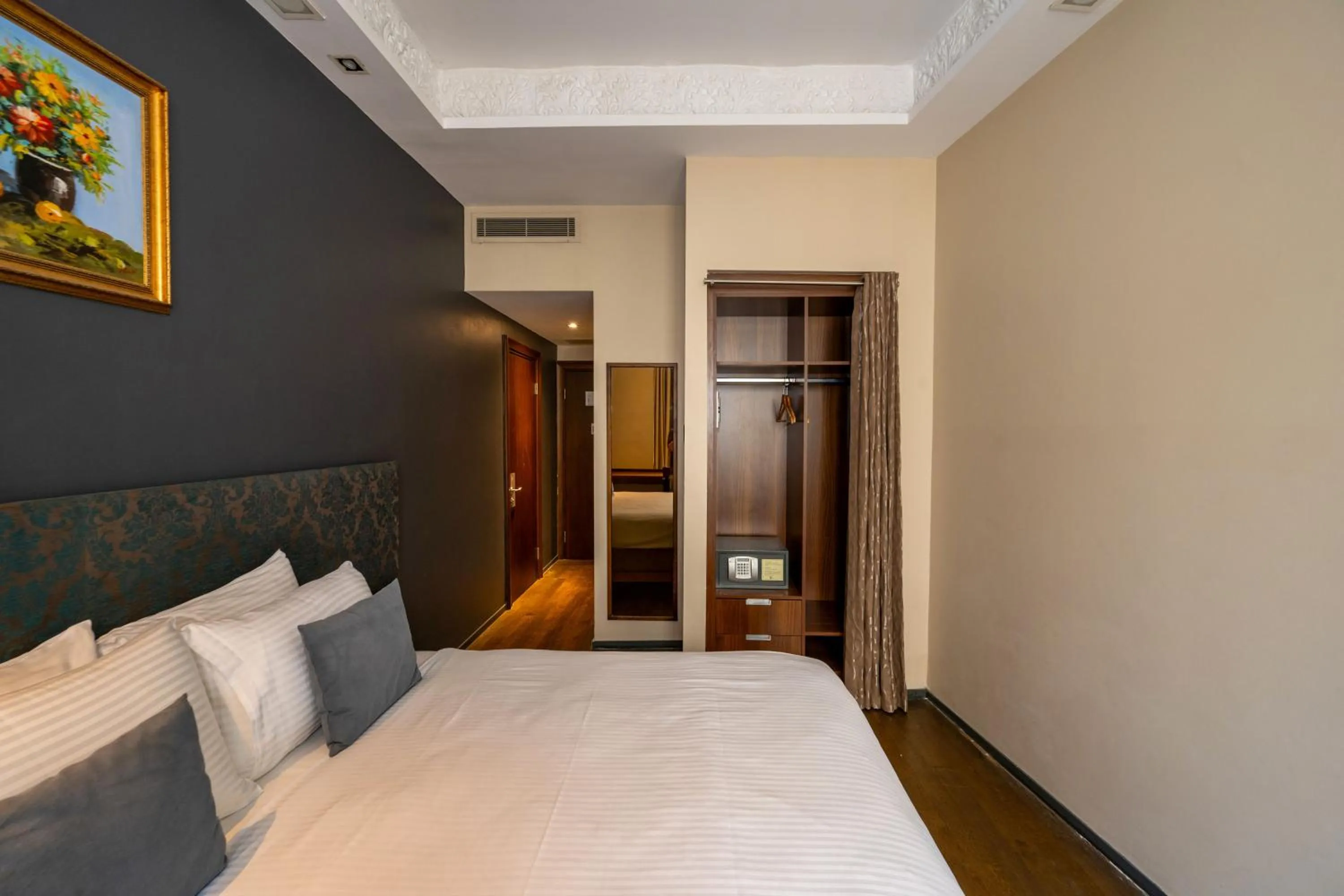 Photo of the whole room, Bed in Pera Tulip Hotel & Spa