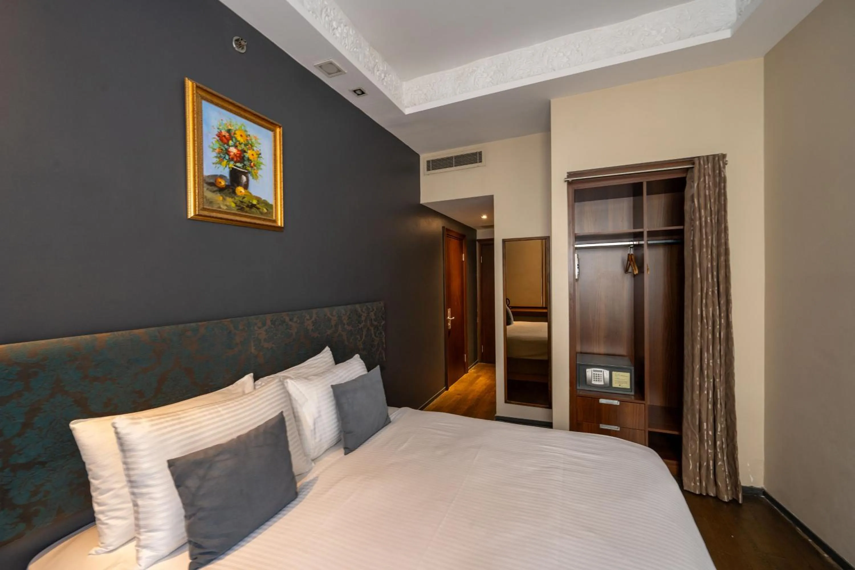 Photo of the whole room, Bed in Pera Tulip Hotel & Spa