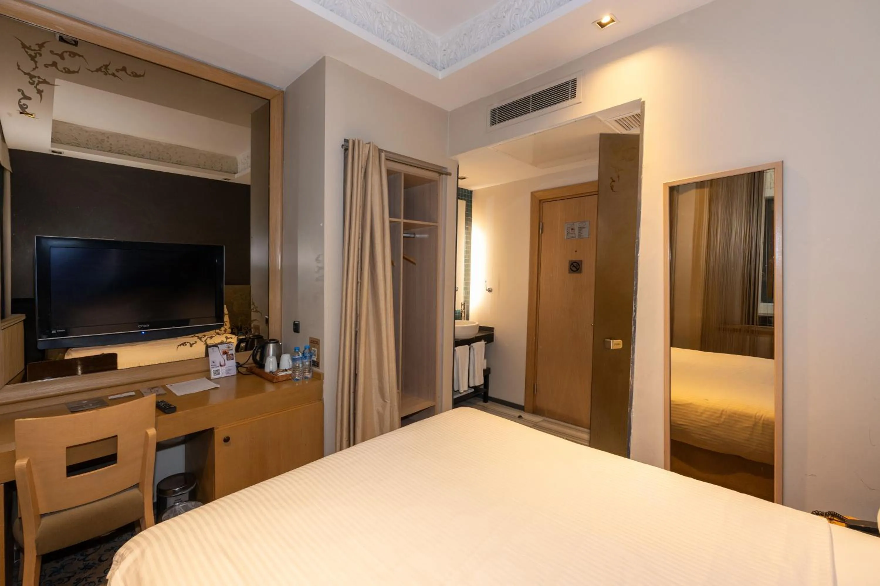 Bed in Pera Tulip Hotel & Spa