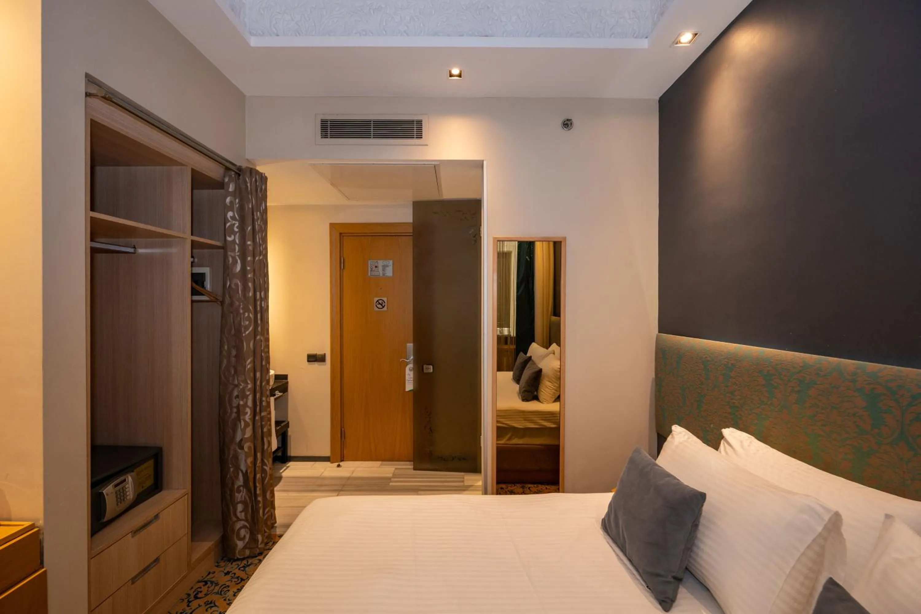 Bed in Pera Tulip Hotel & Spa