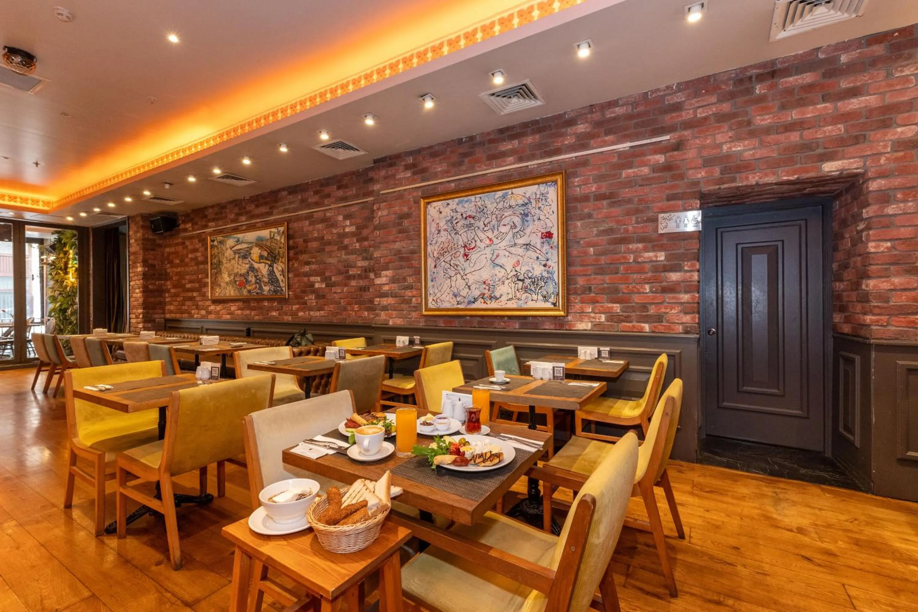 Restaurant/places to eat in Pera Tulip Hotel & Spa