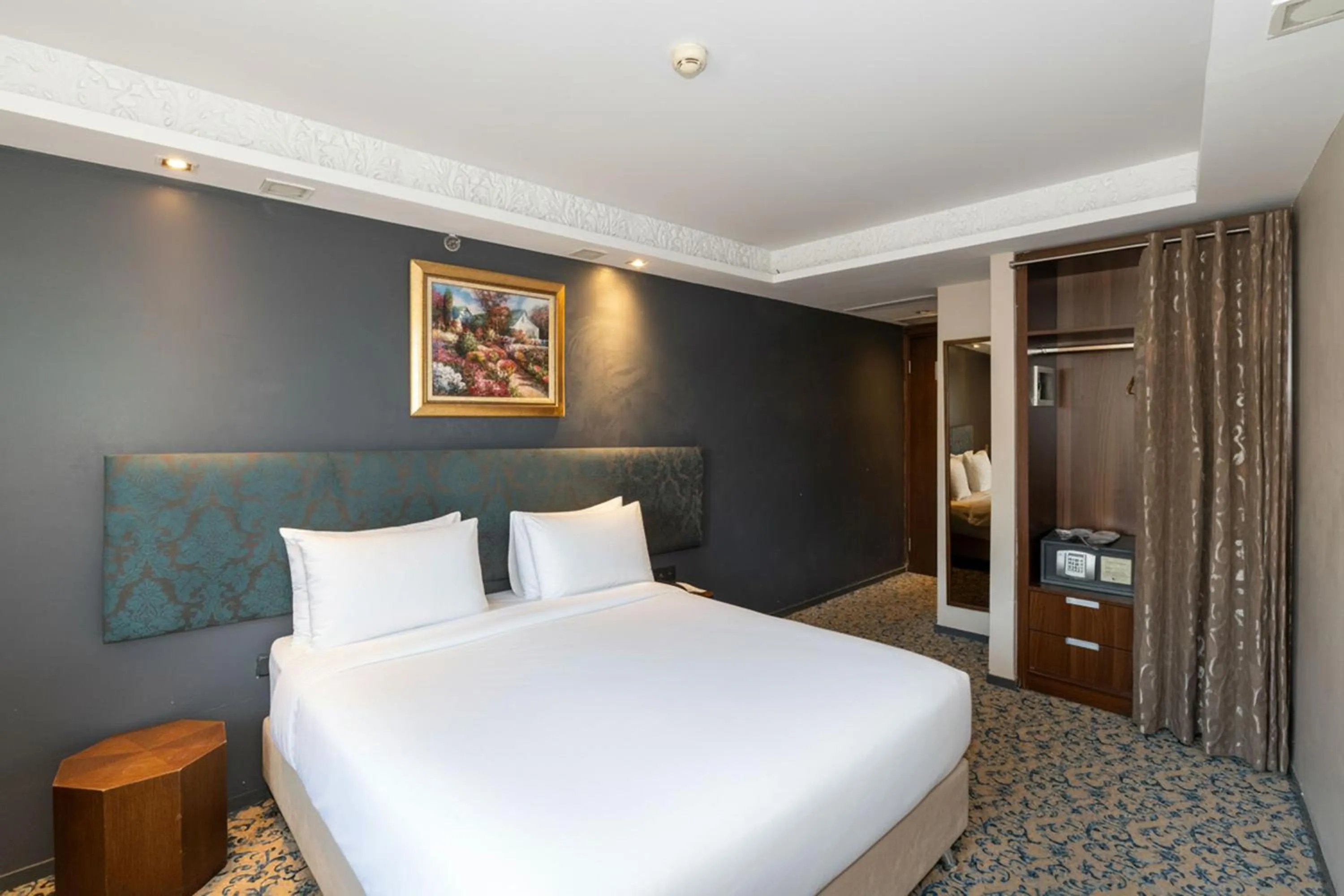 Photo of the whole room, Bed in Pera Tulip Hotel & Spa