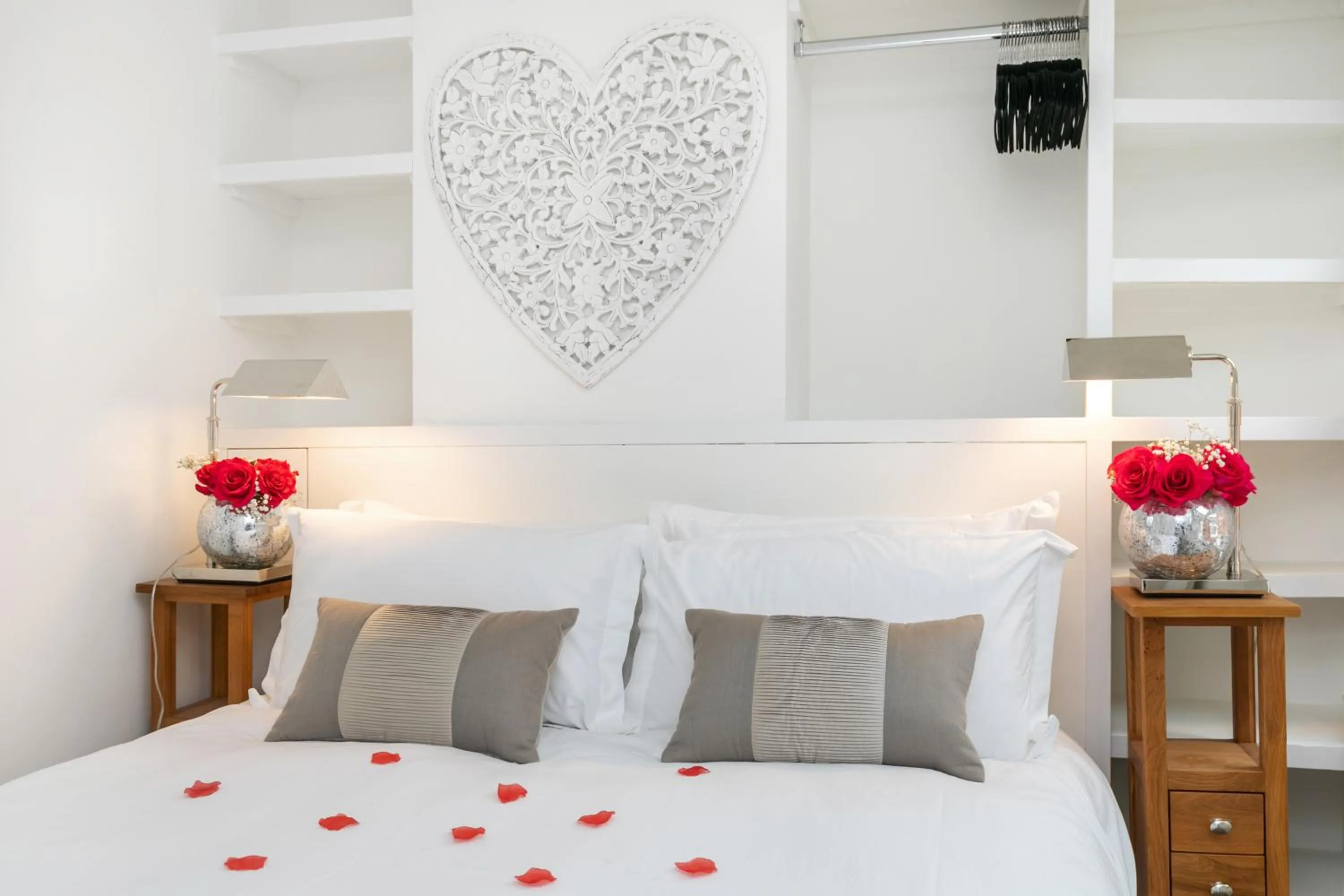 Bedroom, Bed in The Nestle House