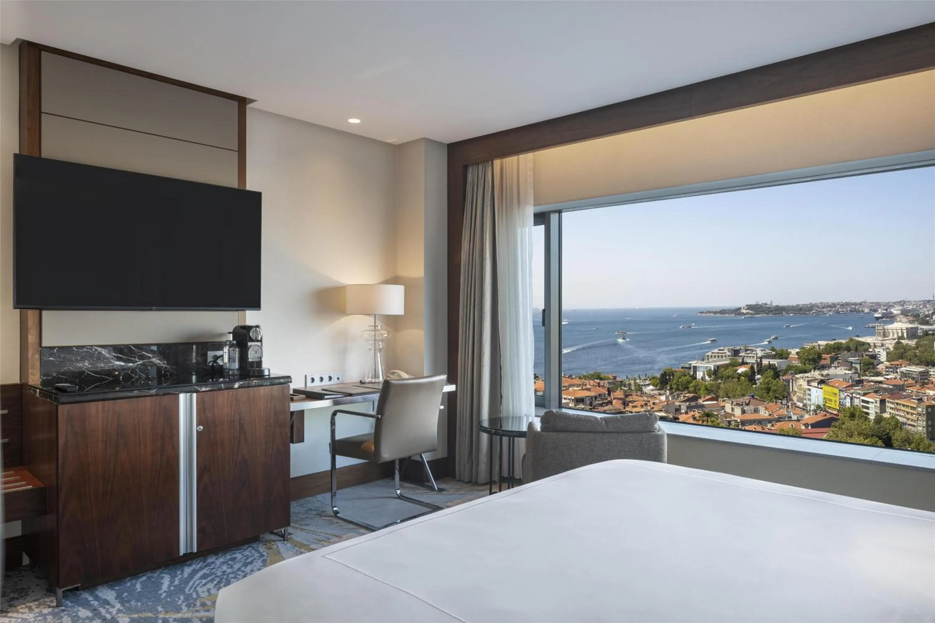 Bed in Conrad Istanbul Bosphorus