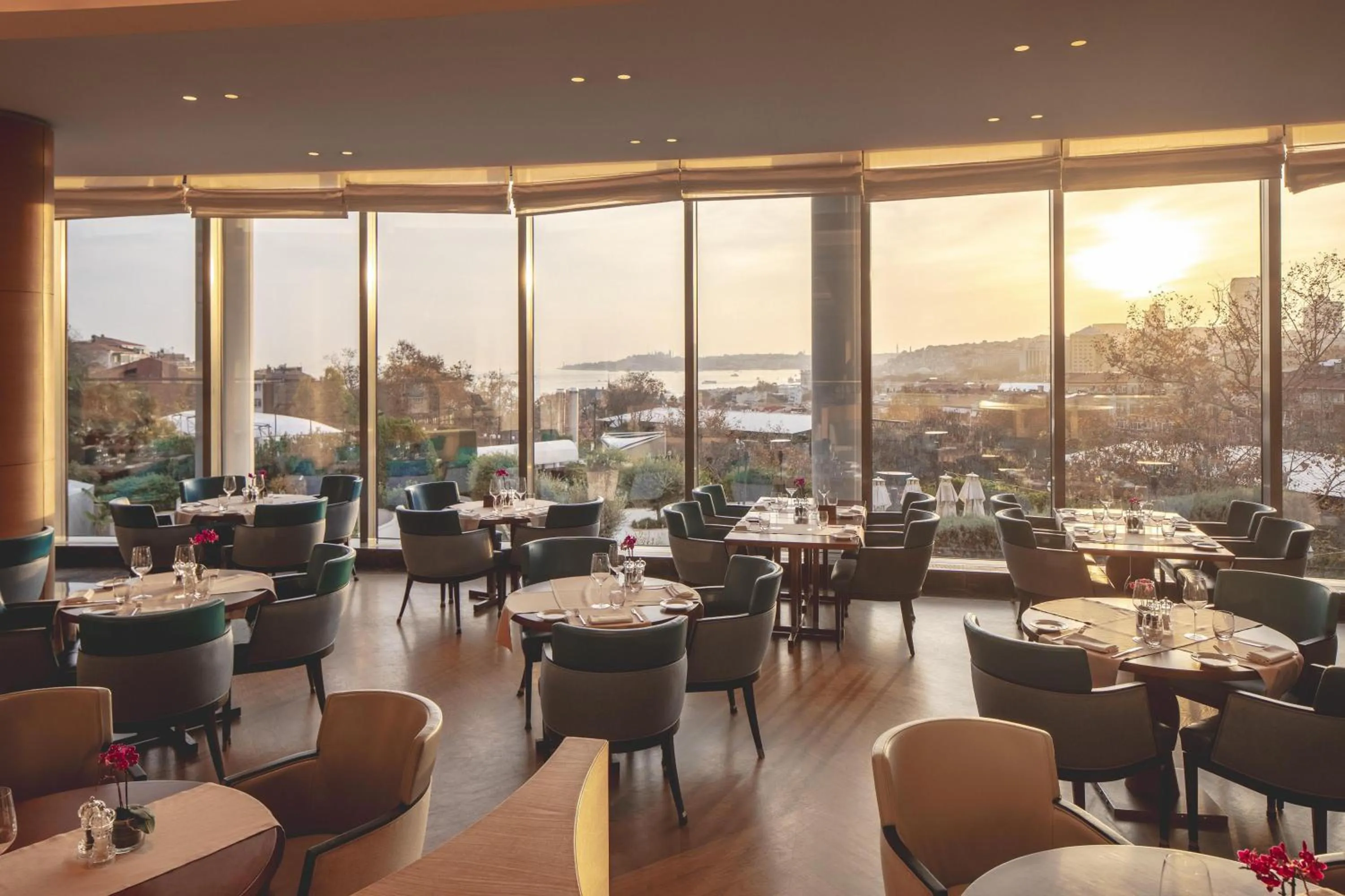 Restaurant/places to eat in Conrad Istanbul Bosphorus