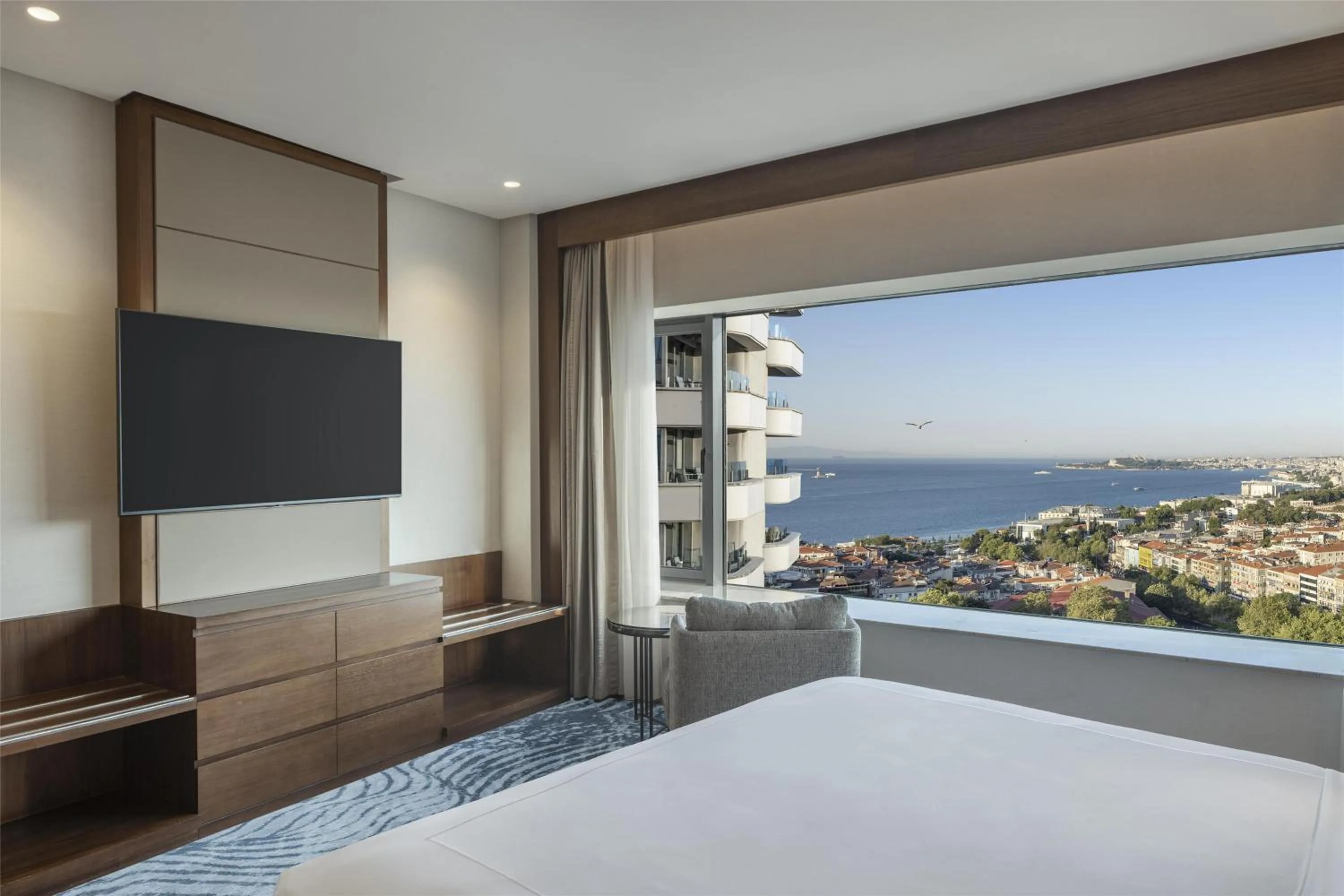 Bed in Conrad Istanbul Bosphorus