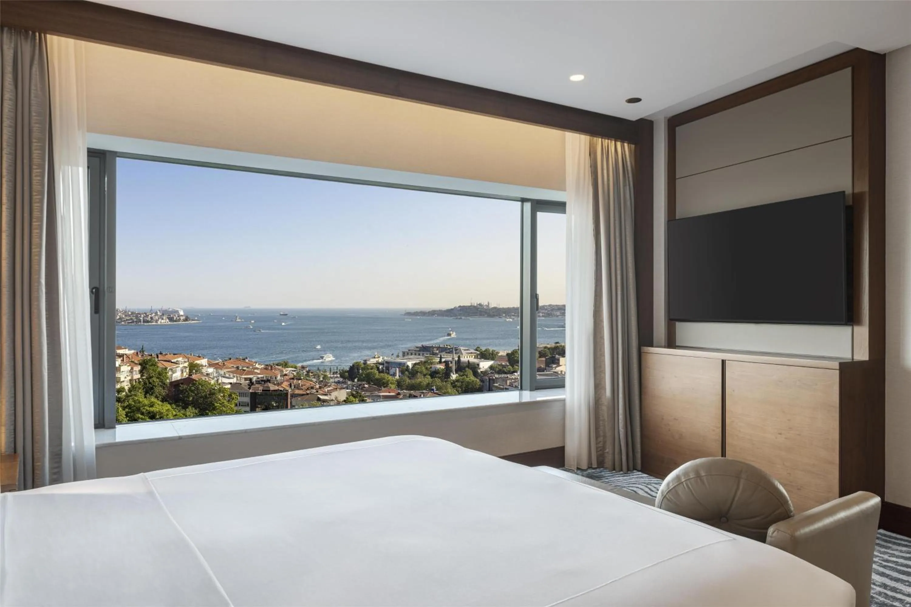 Bed in Conrad Istanbul Bosphorus