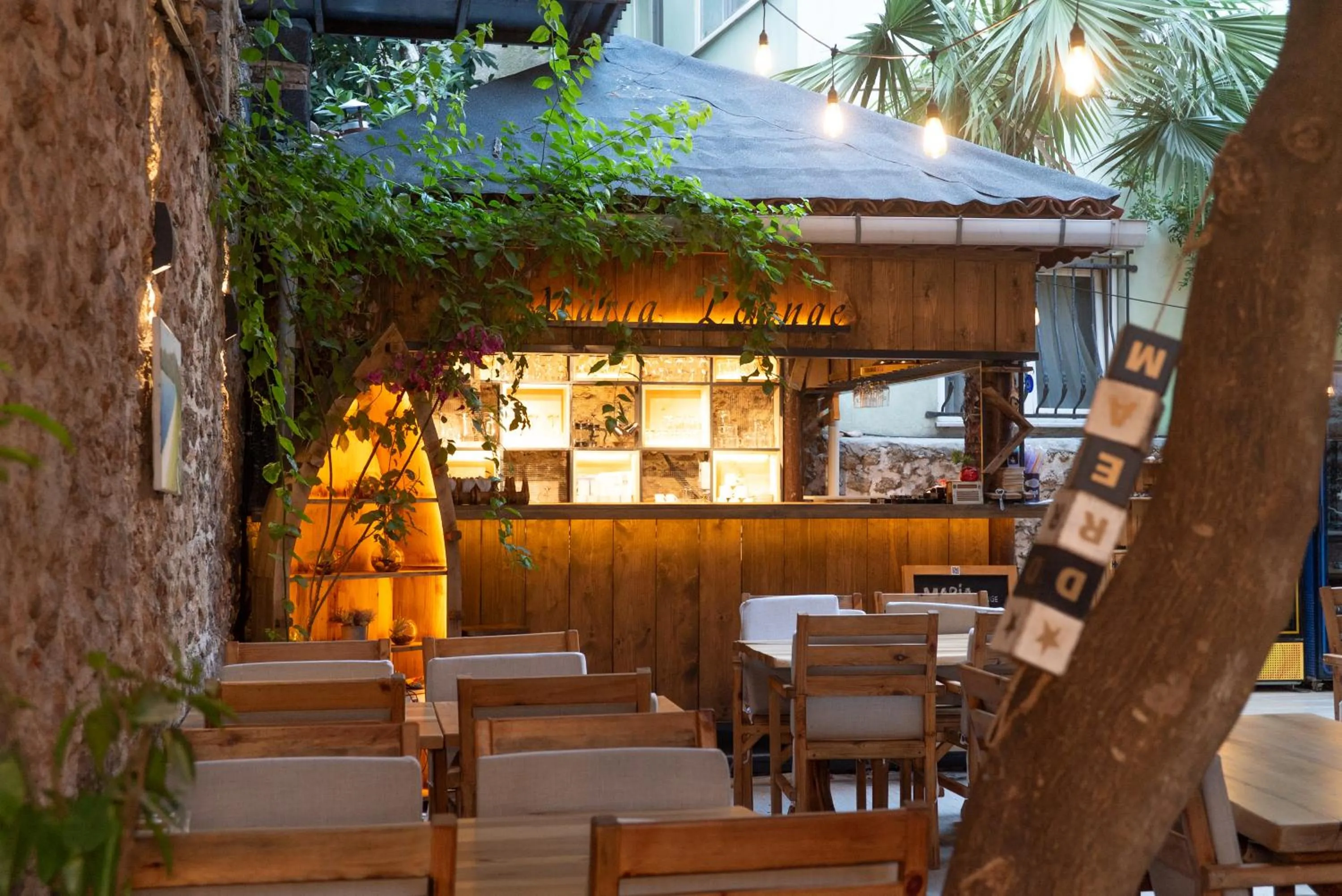 Restaurant/places to eat in Casa Maria Hotel