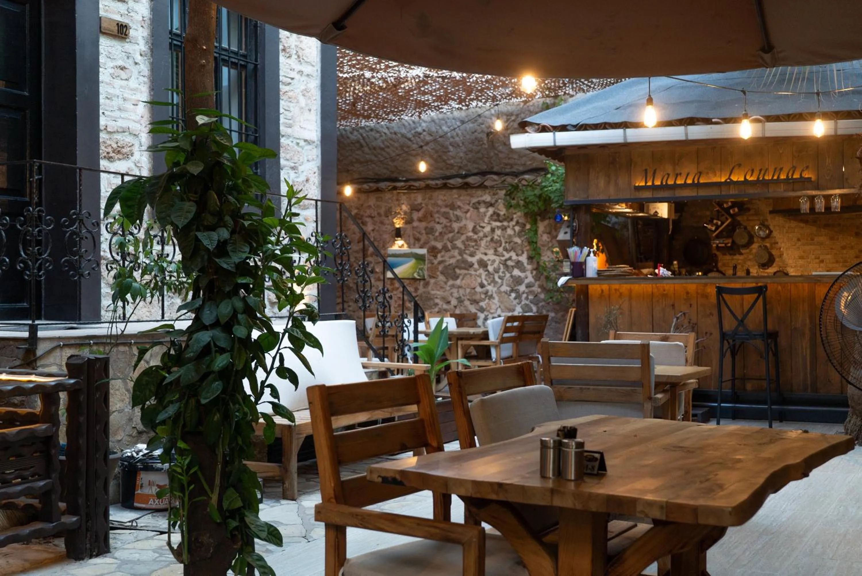 Restaurant/places to eat in Casa Maria Hotel