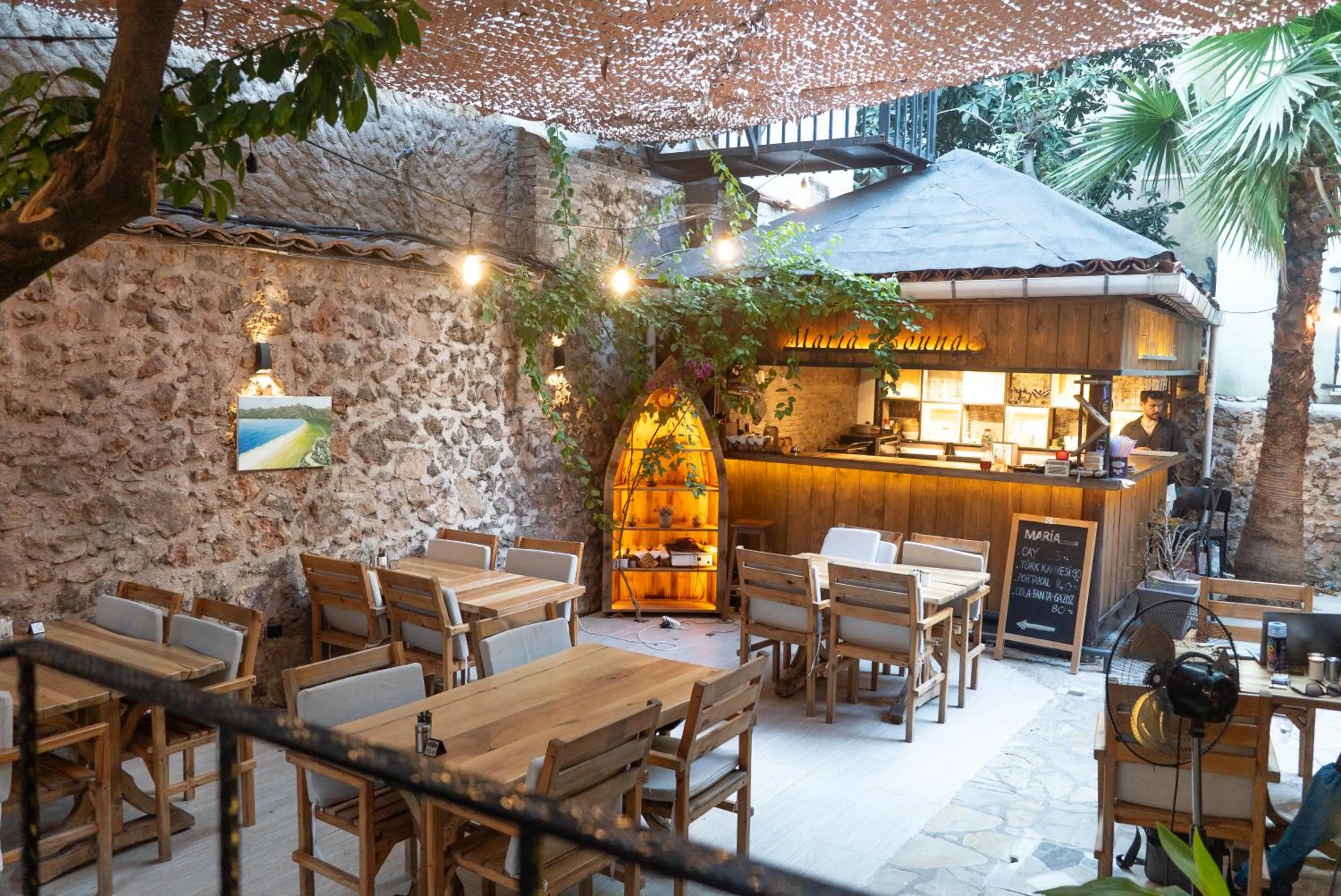 Restaurant/places to eat in Casa Maria Hotel