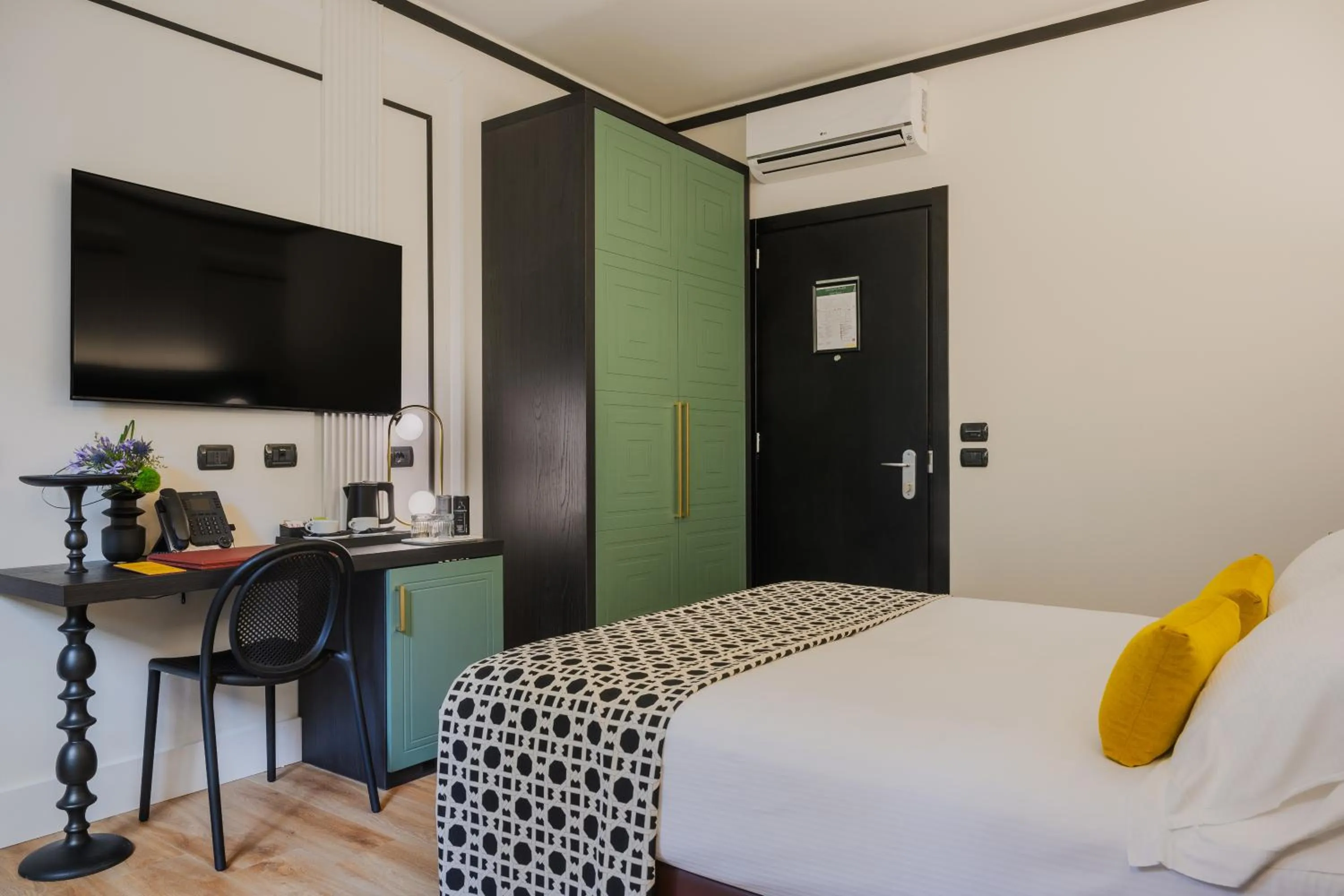 Photo of the whole room, Bed in JOIVY Together Florence Urban Resort