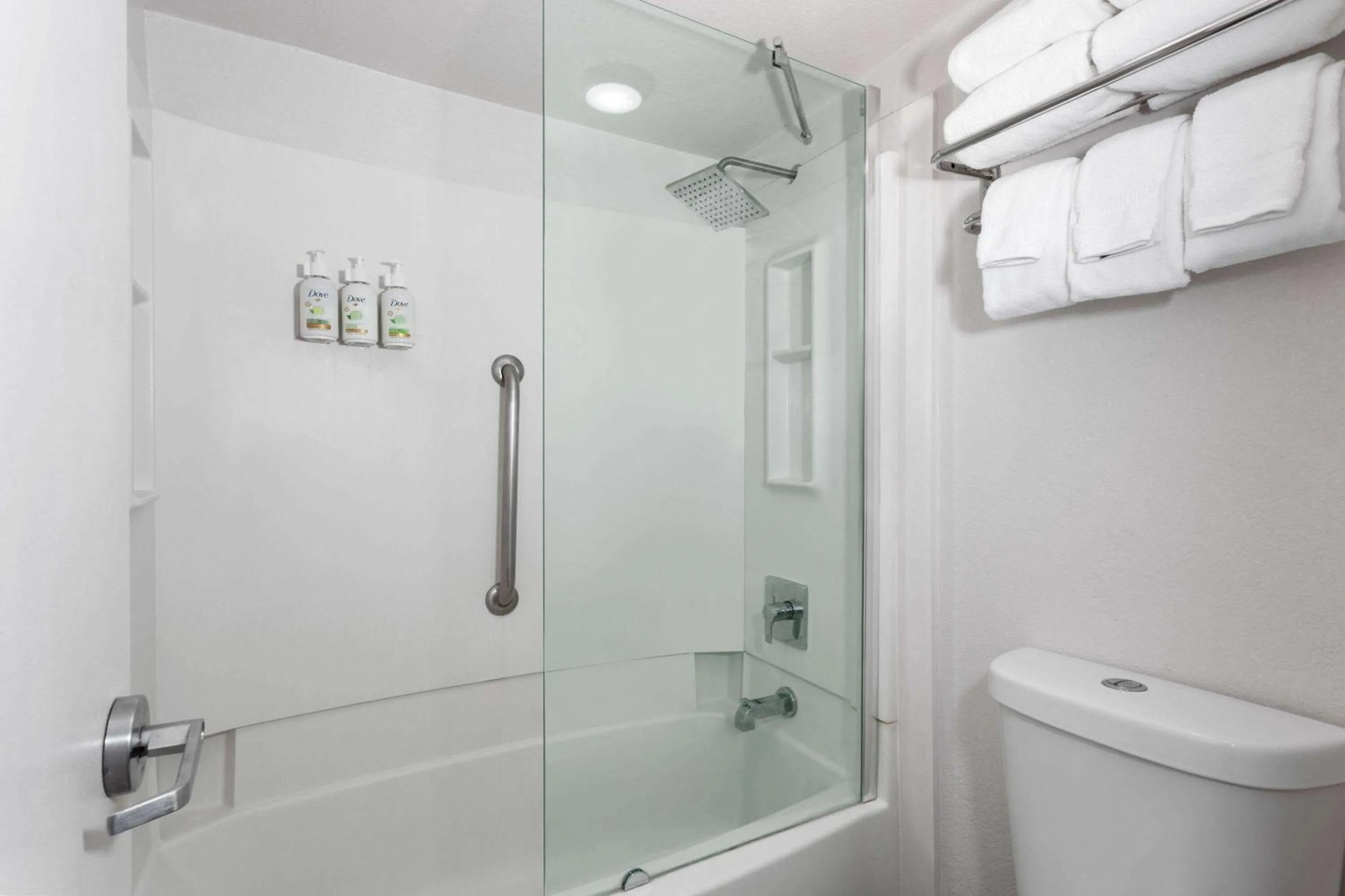 Bathroom in Baymont by Wyndham Orlando Lake Buena Vista South