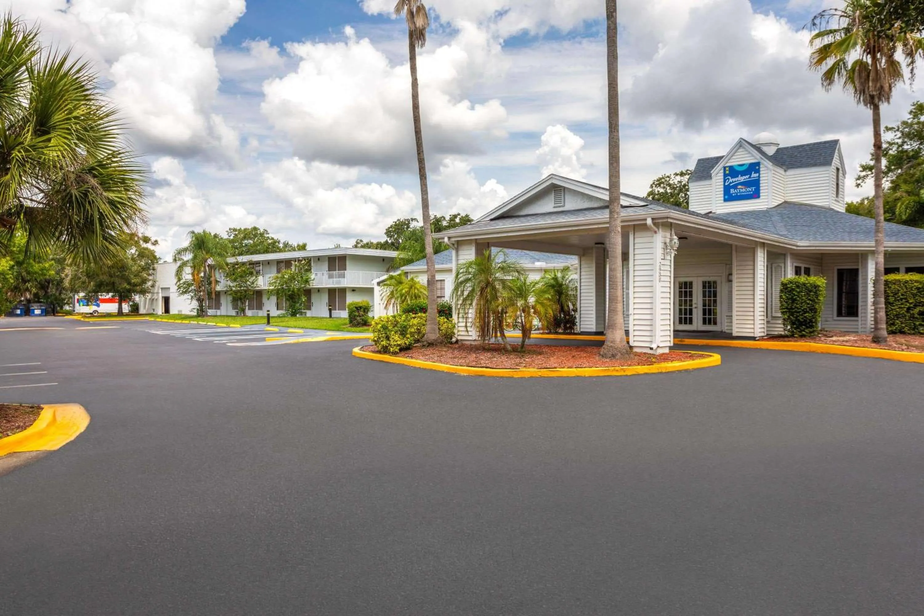 Property building in Baymont by Wyndham Orlando Lake Buena Vista South
